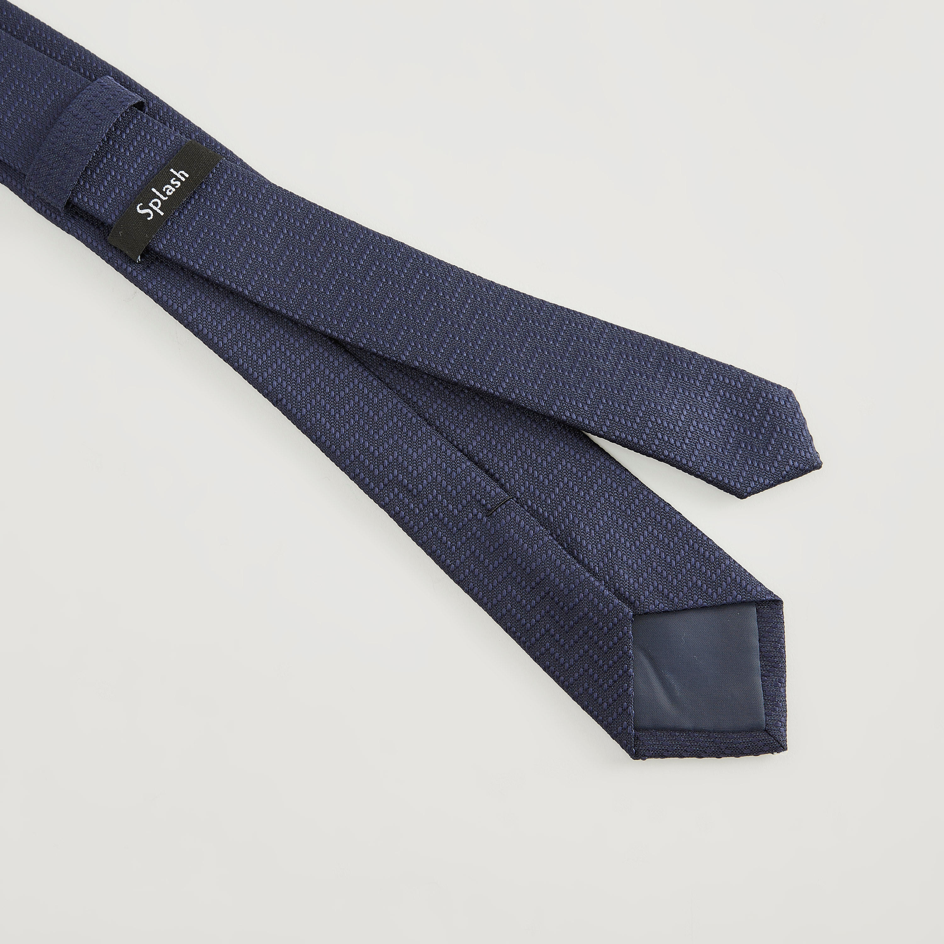 ربطة عنق عادية بارزة الملمس بحلقة تثبيت-men-tiesandcufflinks-pocketsquares-image-4