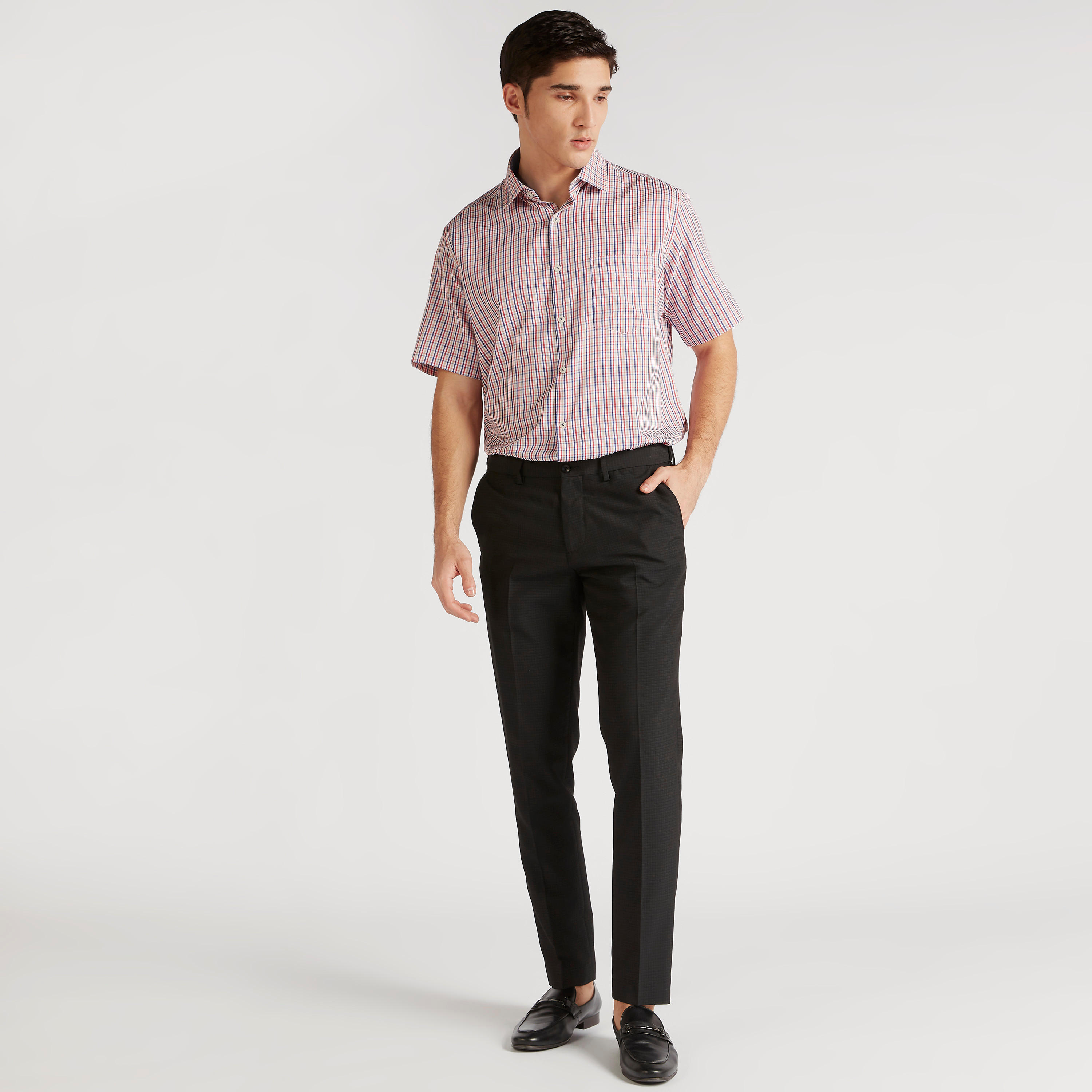 قميص كاروهات بأكمام قصيرة وجيب-men-clothing-shirts-image-2