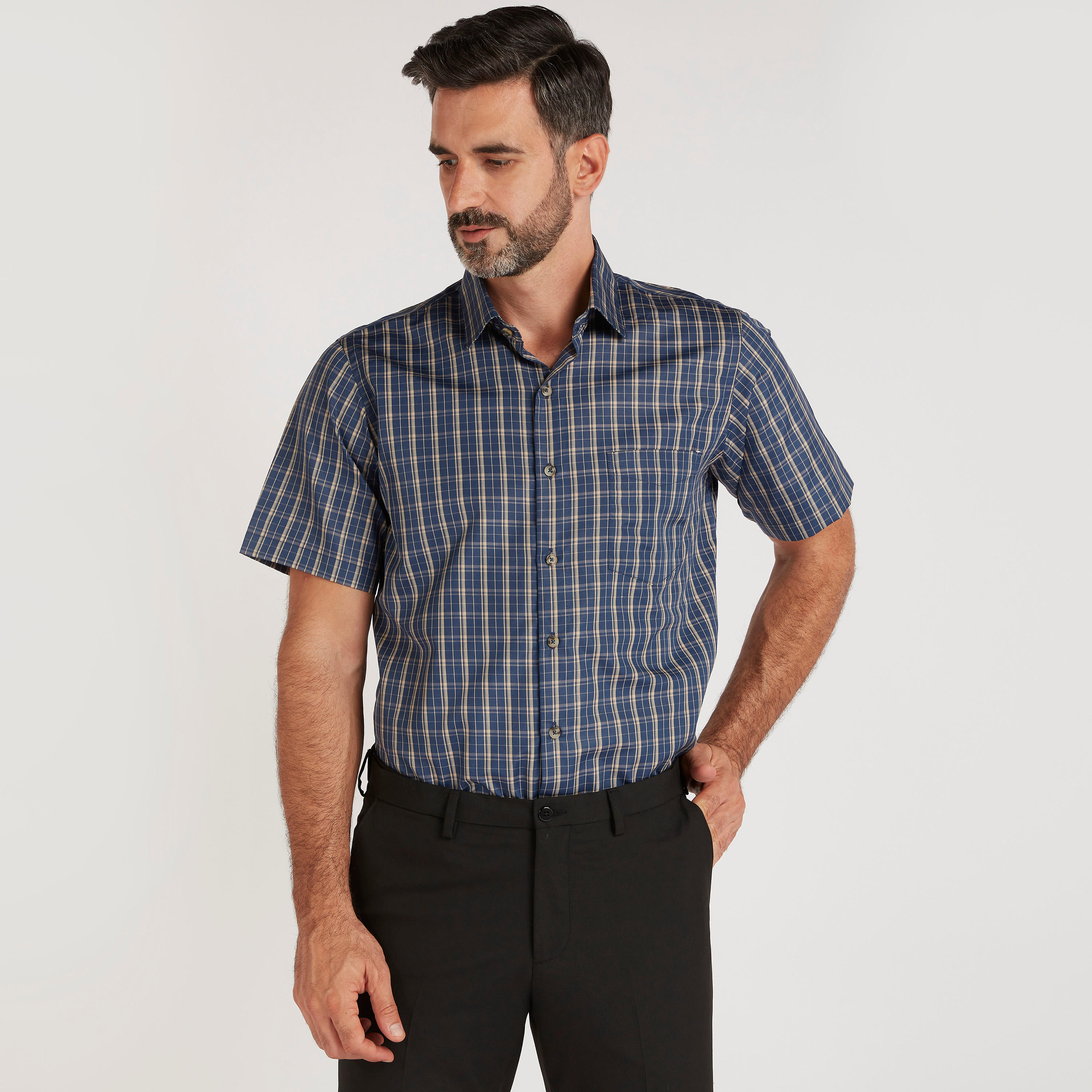 قميص كاروهات بأكمام قصيرة وجيب على الصدر-men-clothing-shirts-image-1