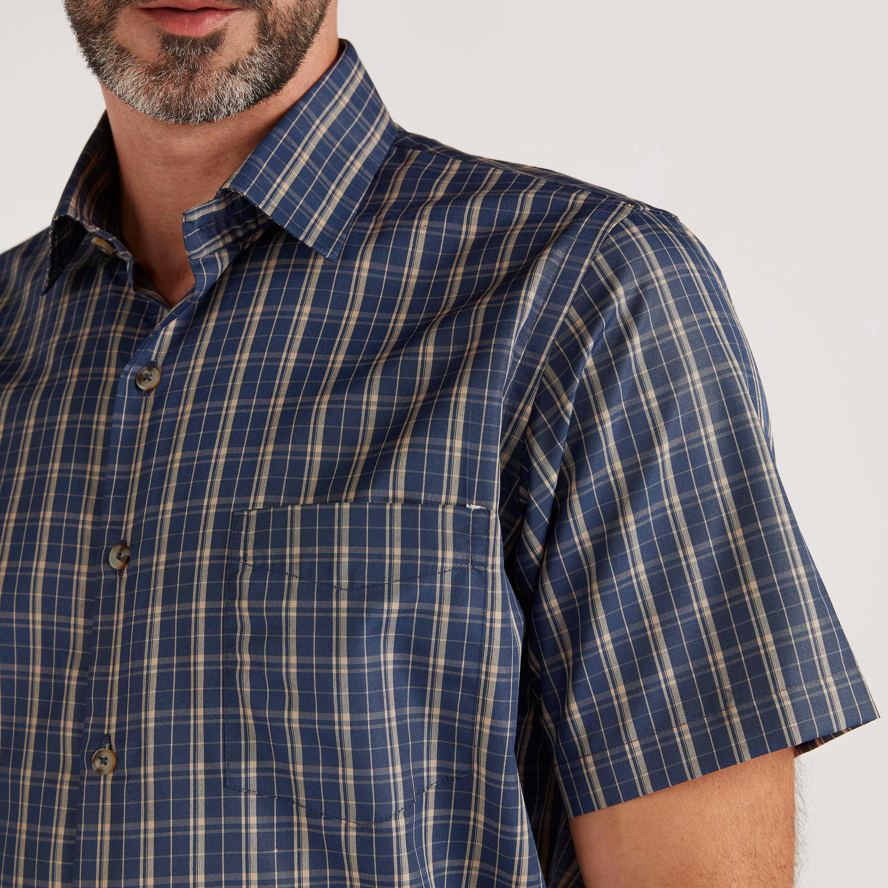 قميص كاروهات بأكمام قصيرة وجيب على الصدر-men-clothing-shirts-image-3
