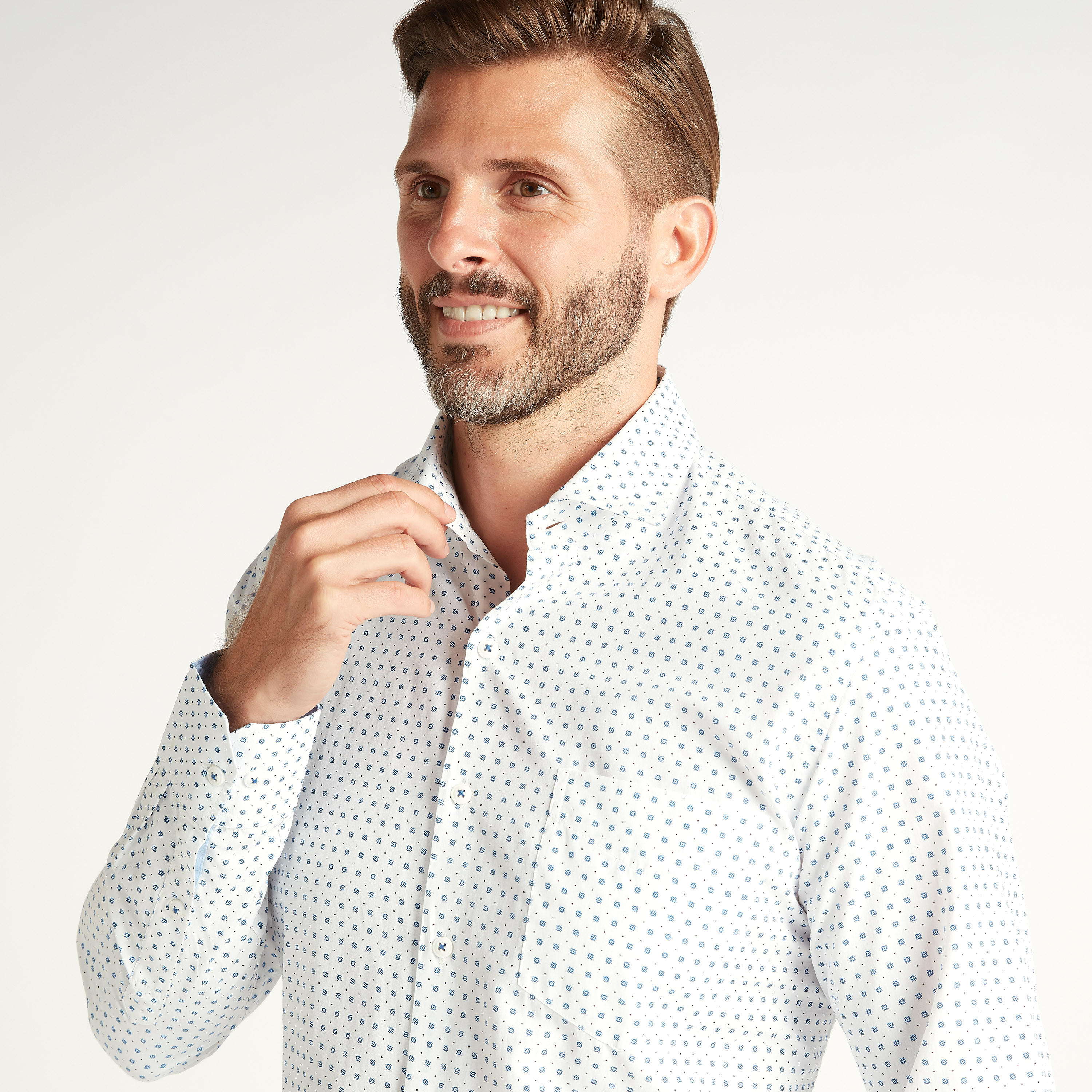 قميص سادة بياقة عاديّة وأكمام طويلة مع جيب خارجي وطبعات-men-clothing-shirts-image-6