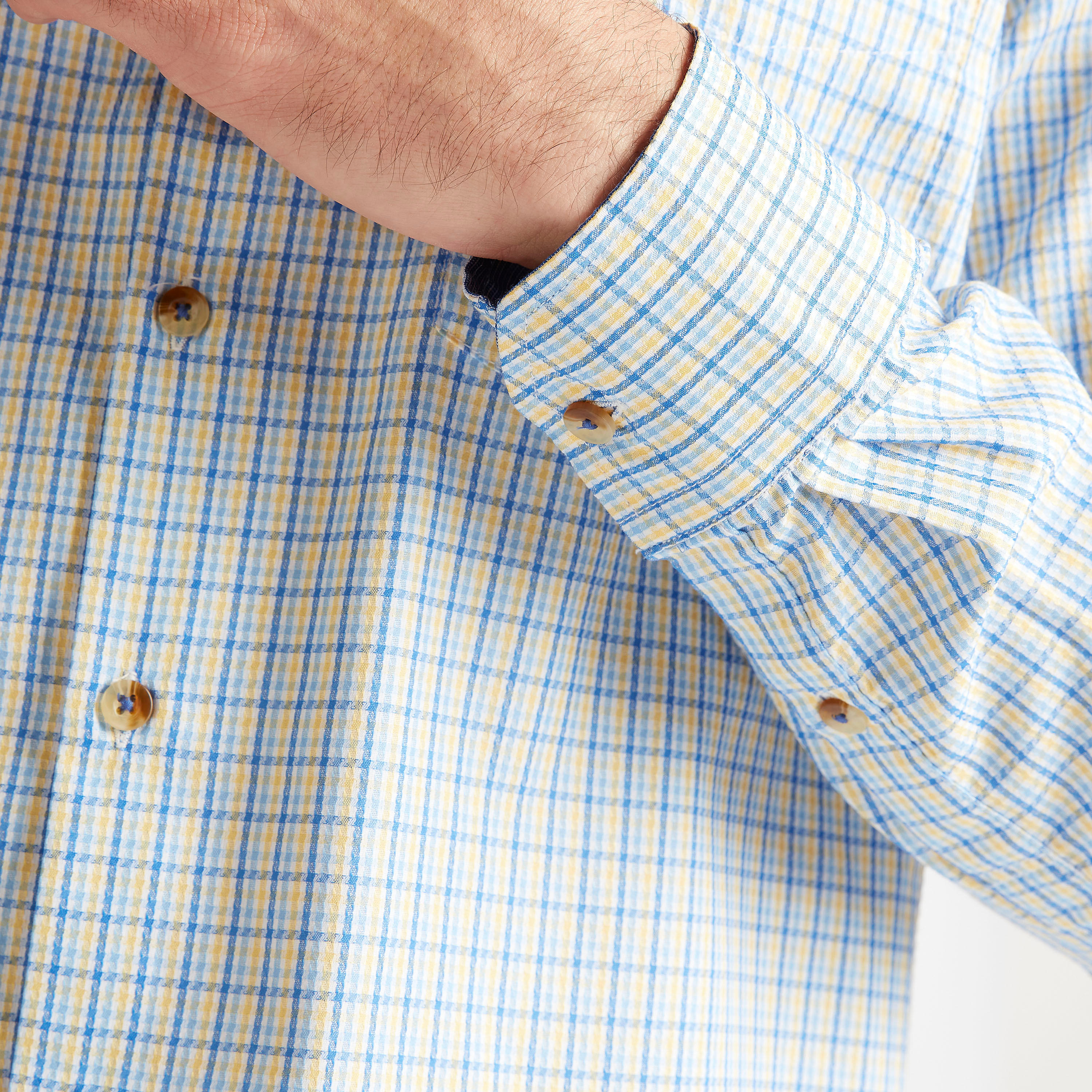 قميص رسمي كاروهات بزر علوي وأكمام طويلة وجيب على الصدر-men-clothing-shirts-image-6