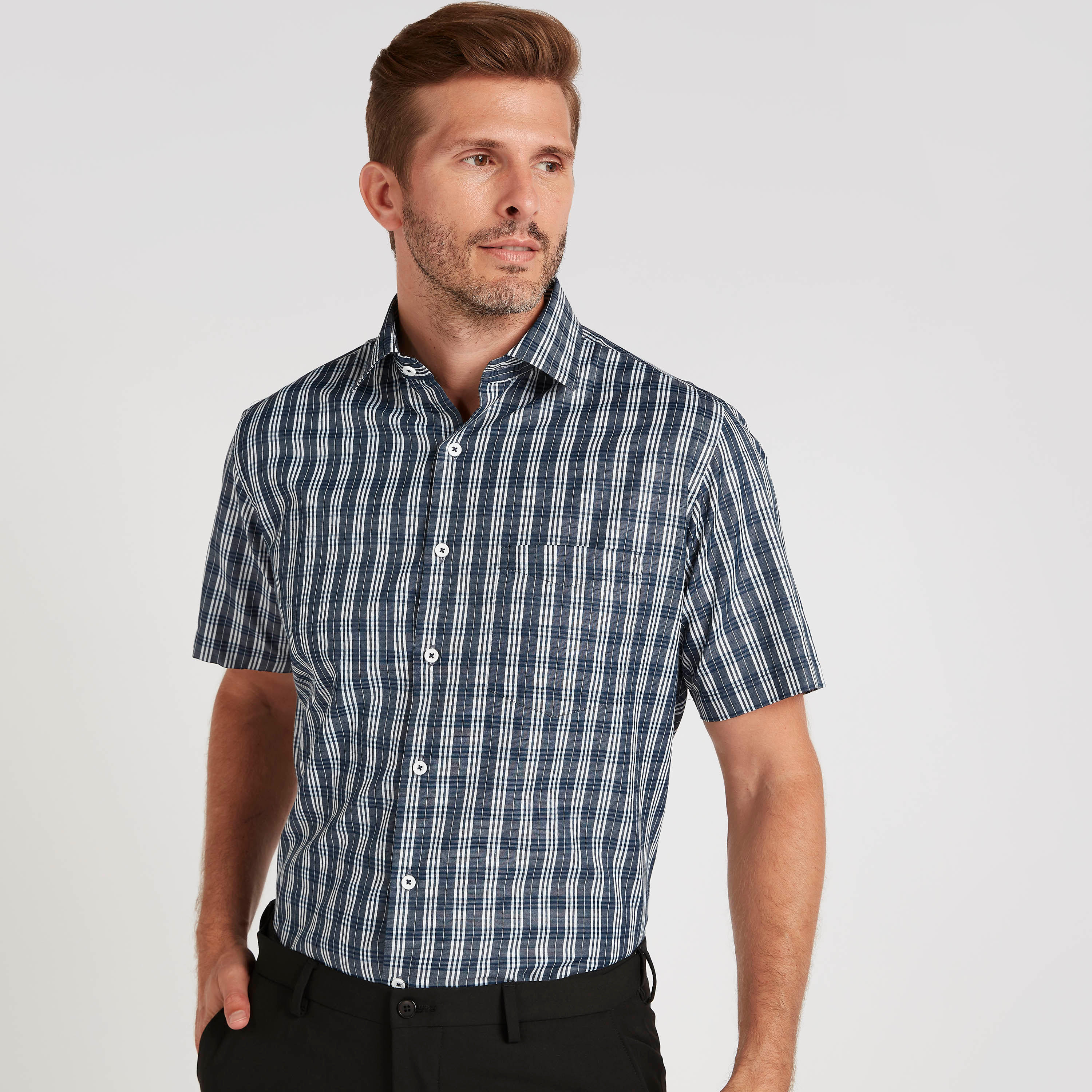 قميص كاروهات بأكمام قصيرة وجيب خارجي-men-clothing-shirts-image-4