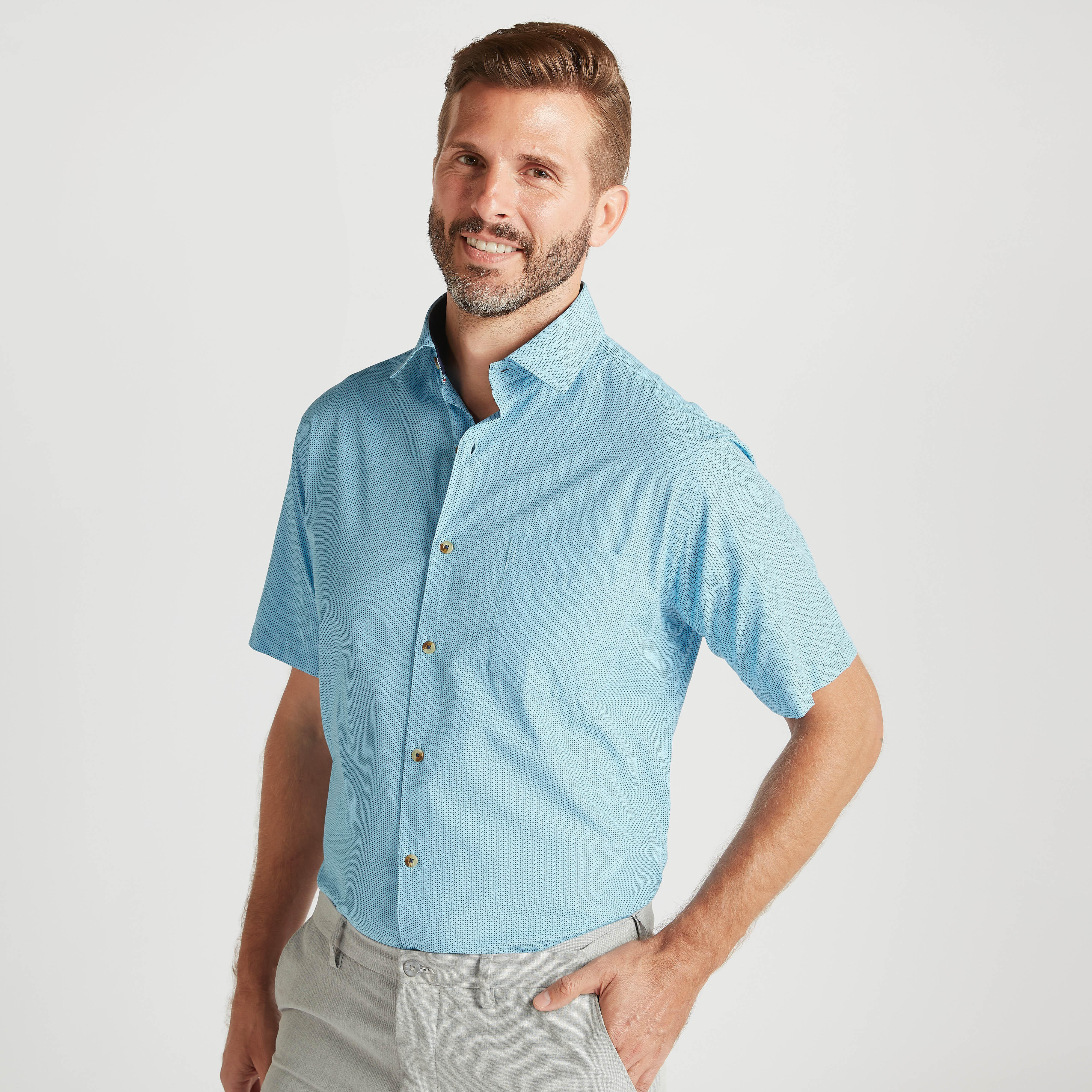 قميص بزر علوي وطبعات وجيب على الصدر وأكمام قصيرة-men-clothing-shirts-image-1