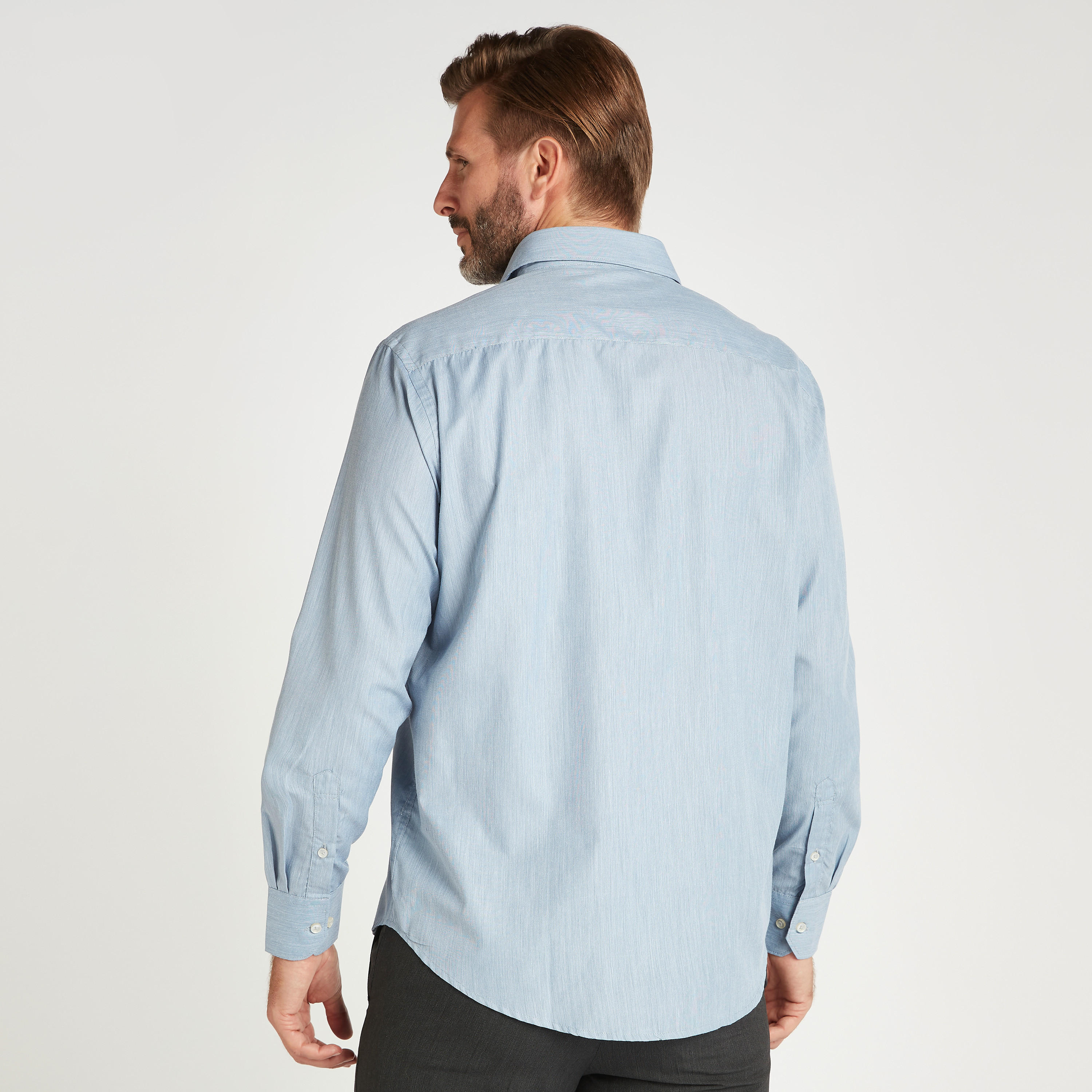 قميص شامبراي بارز الملمس بياقة واسعة وأكمام طويلة-men-clothing-shirts-image-4
