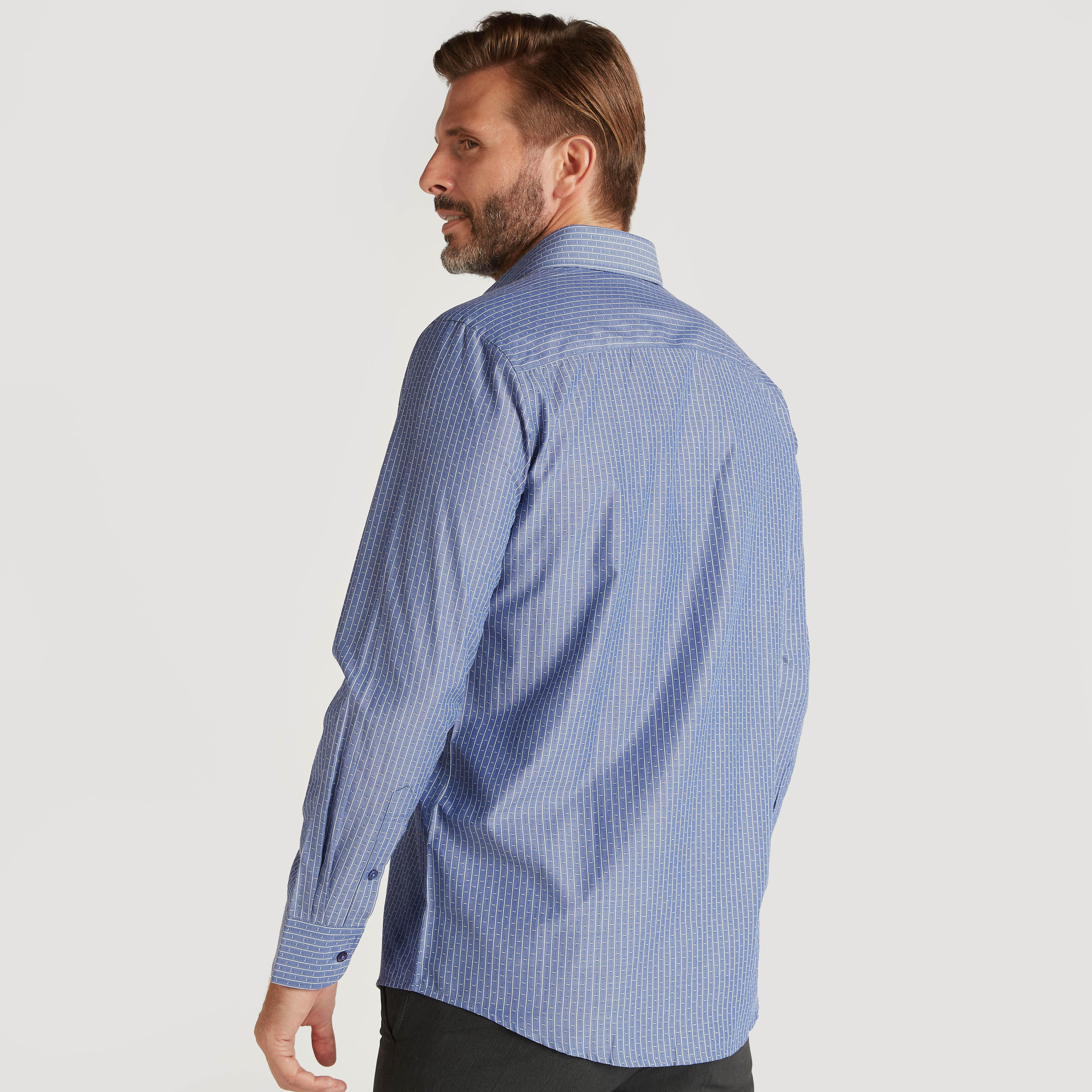 قميص رسمي مقلّم بأكمام طويلة وزر إغلاق-men-clothing-shirts-image-4