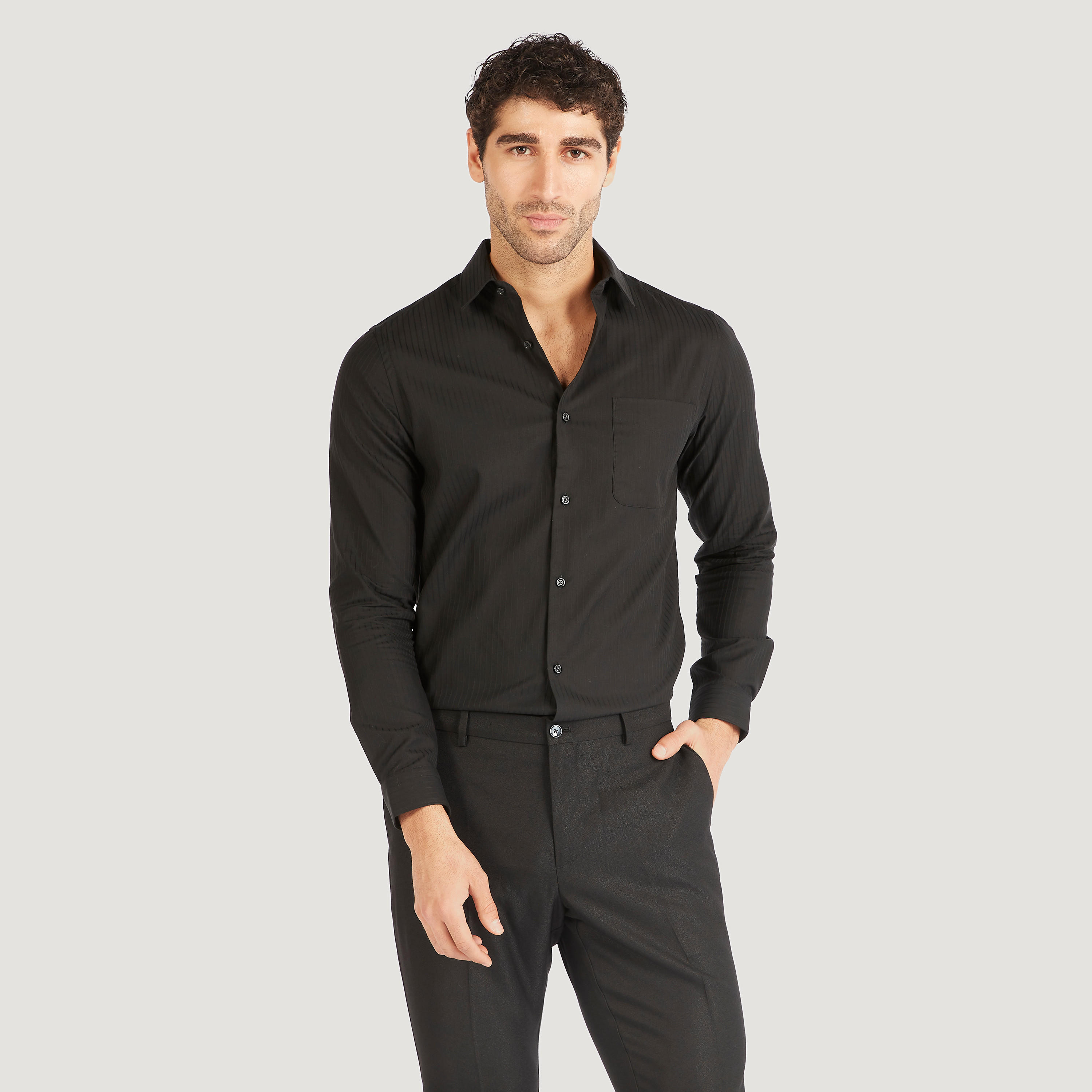 قميص مقلّم بقصّة سليم وأكمام طويلة وجيب وأزرار-men-clothing-shirts-image-1