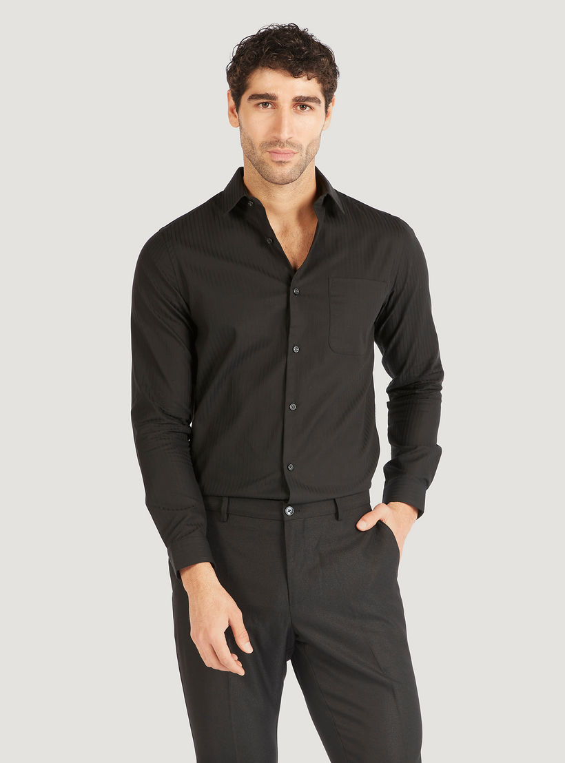 قميص مقلّم بقصّة سليم وأكمام طويلة وجيب وأزرار-men-clothing-shirts-image-1