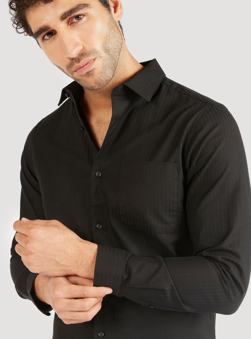 قميص مقلّم بقصّة سليم وأكمام طويلة وجيب وأزرار-men-clothing-shirts-image-3