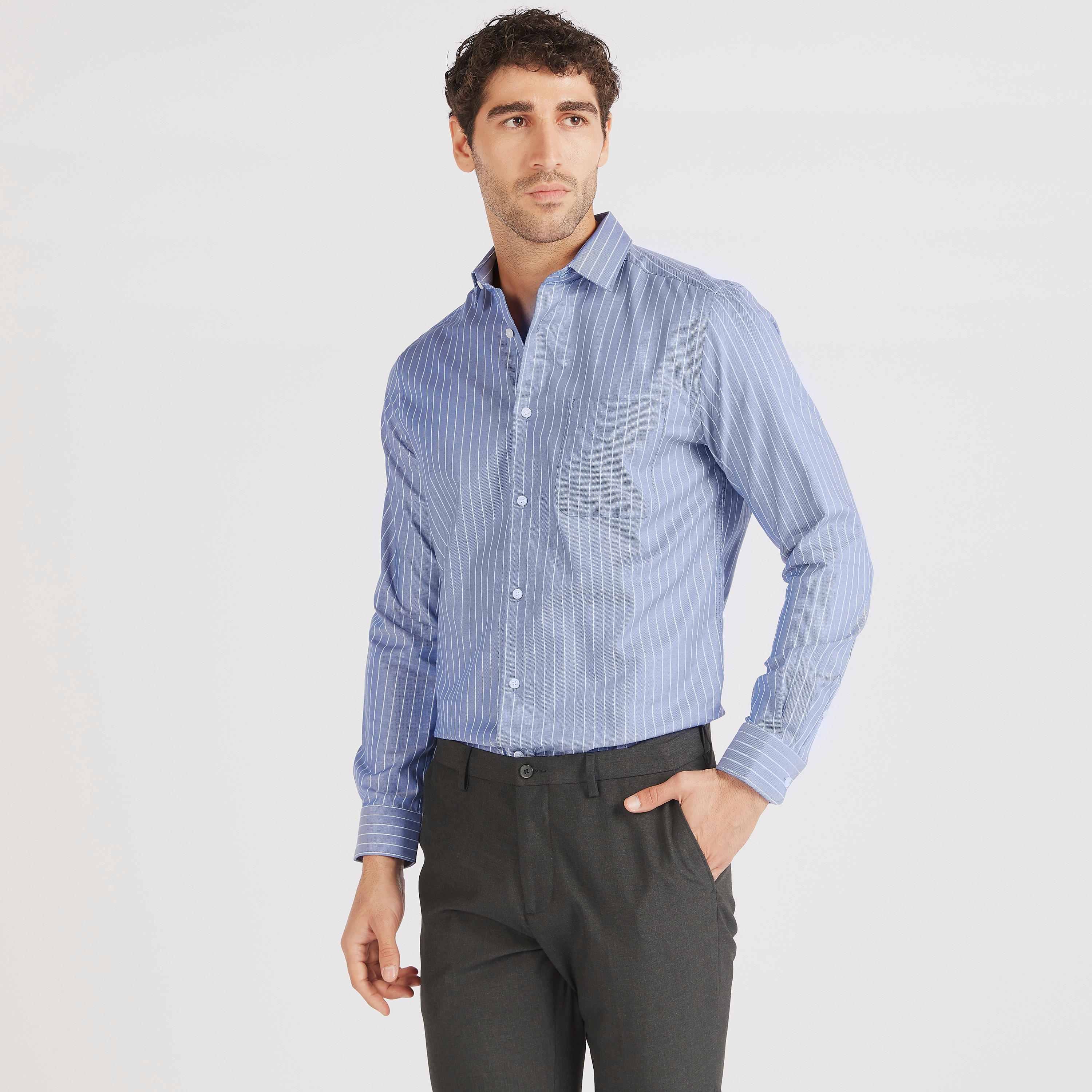 قميص مخطط بزر علوي وأكمام طويلة وجيب على الصدر-men-clothing-shirts-image-1