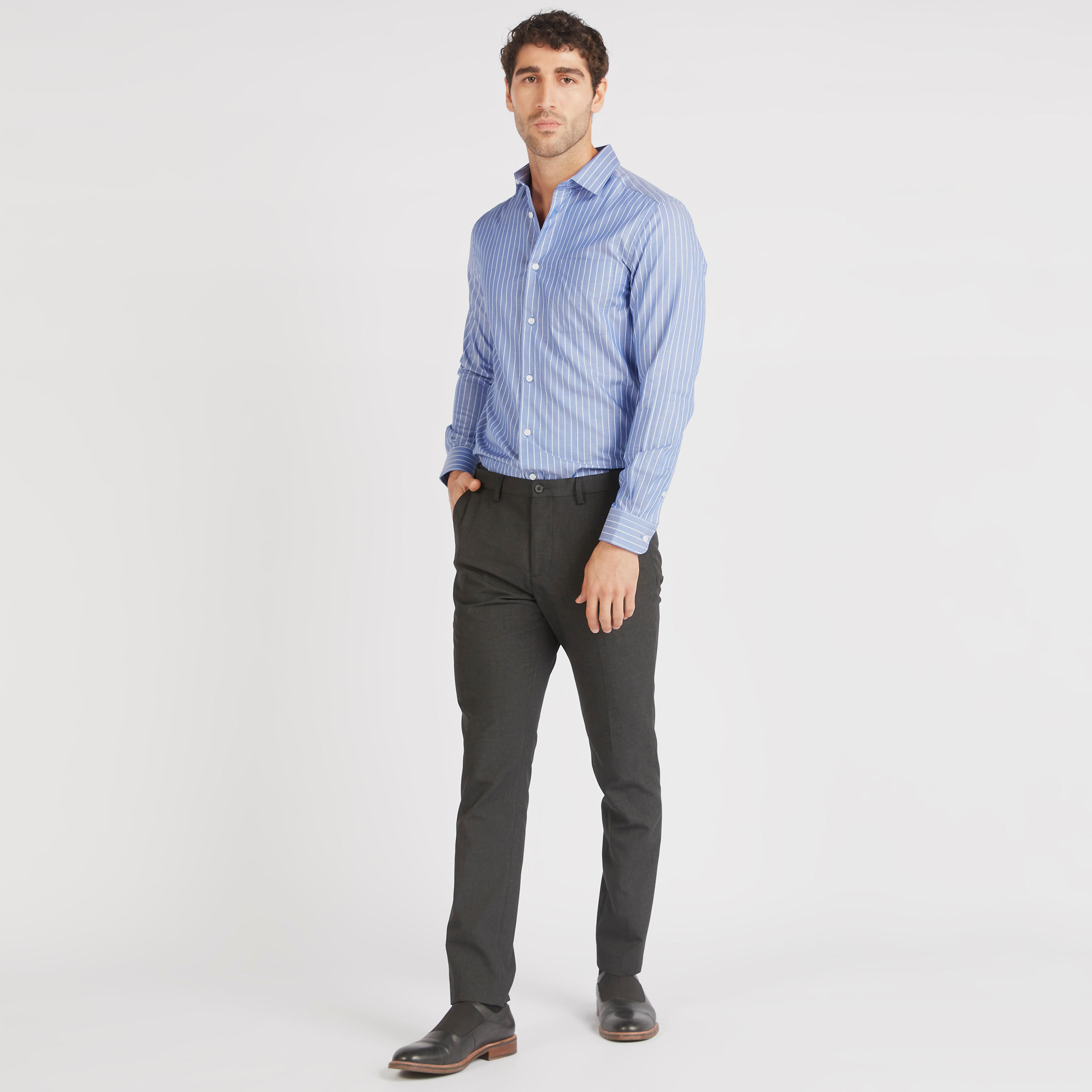 قميص مخطط بزر علوي وأكمام طويلة وجيب على الصدر-men-clothing-shirts-image-2