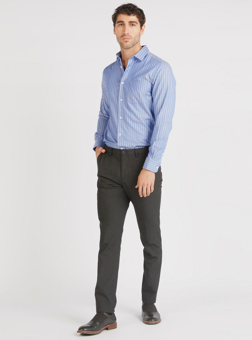 قميص مخطط بزر علوي وأكمام طويلة وجيب على الصدر-men-clothing-shirts-image-2