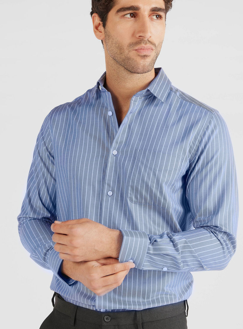 قميص مخطط بزر علوي وأكمام طويلة وجيب على الصدر-men-clothing-shirts-image-3