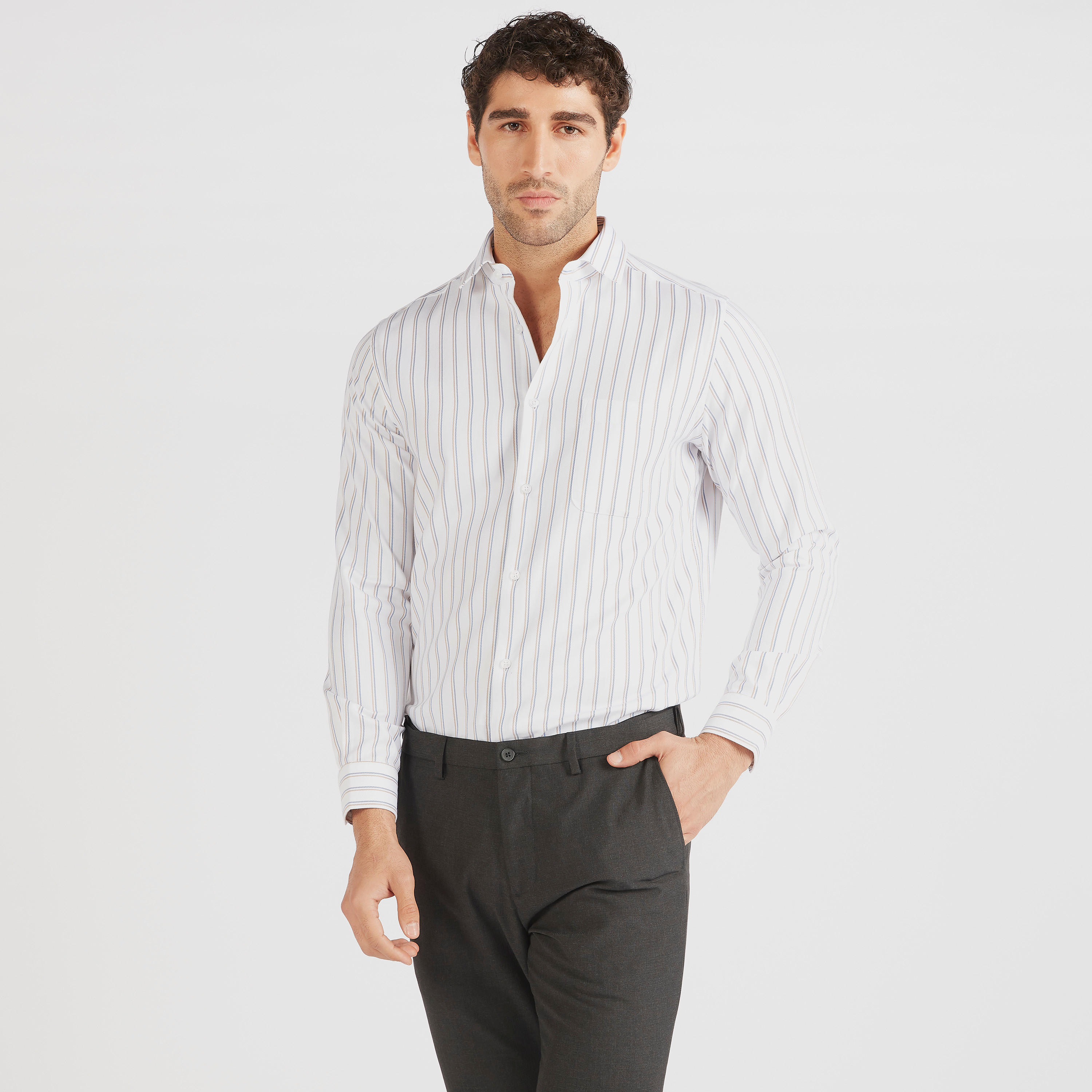 قميص مقلّم بأزرار وأكمام طويلة وجيوب-men-clothing-shirts-image-1