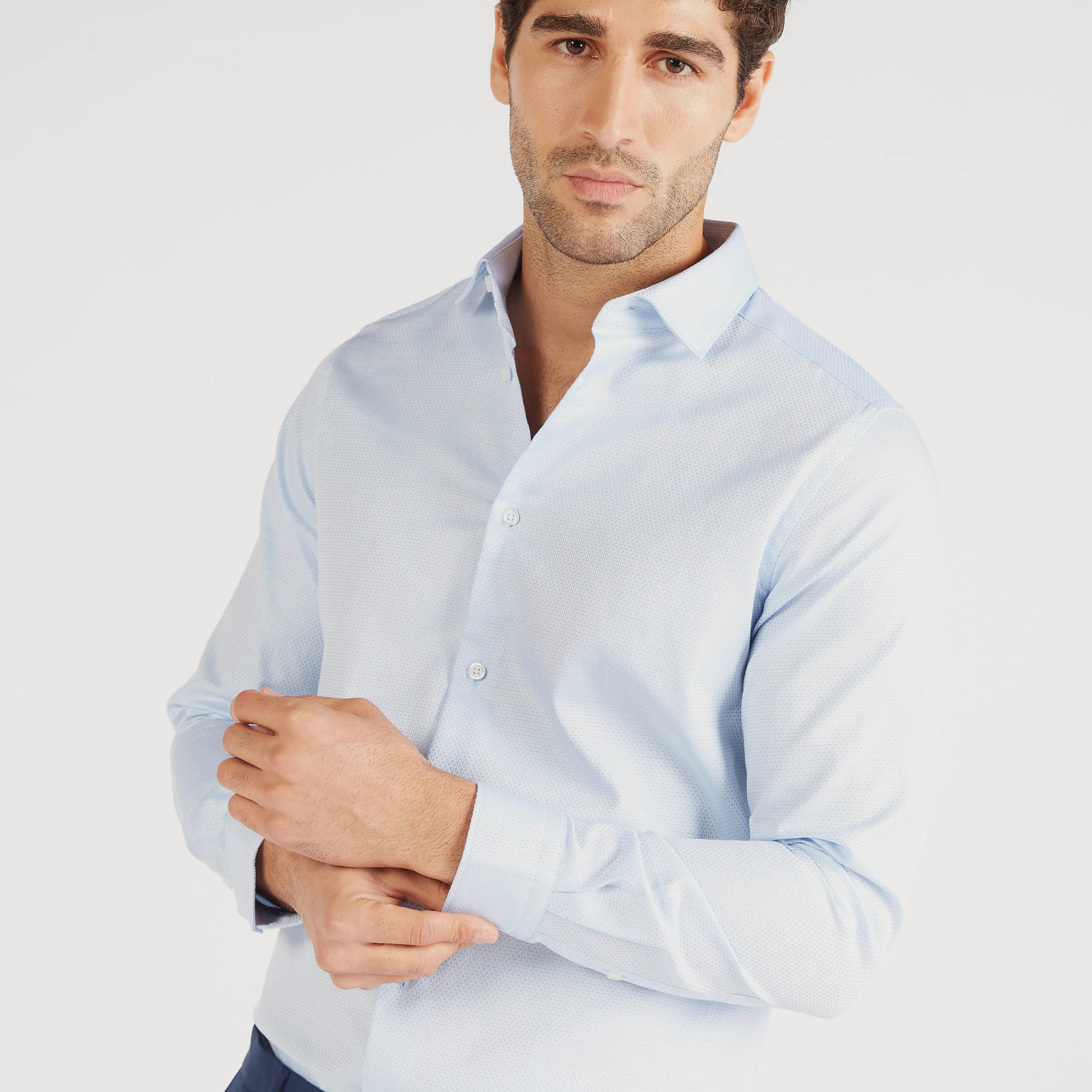 قميص بارز الملمس بأكمام طويلة وزر إغلاق-men-clothing-shirts-image-2