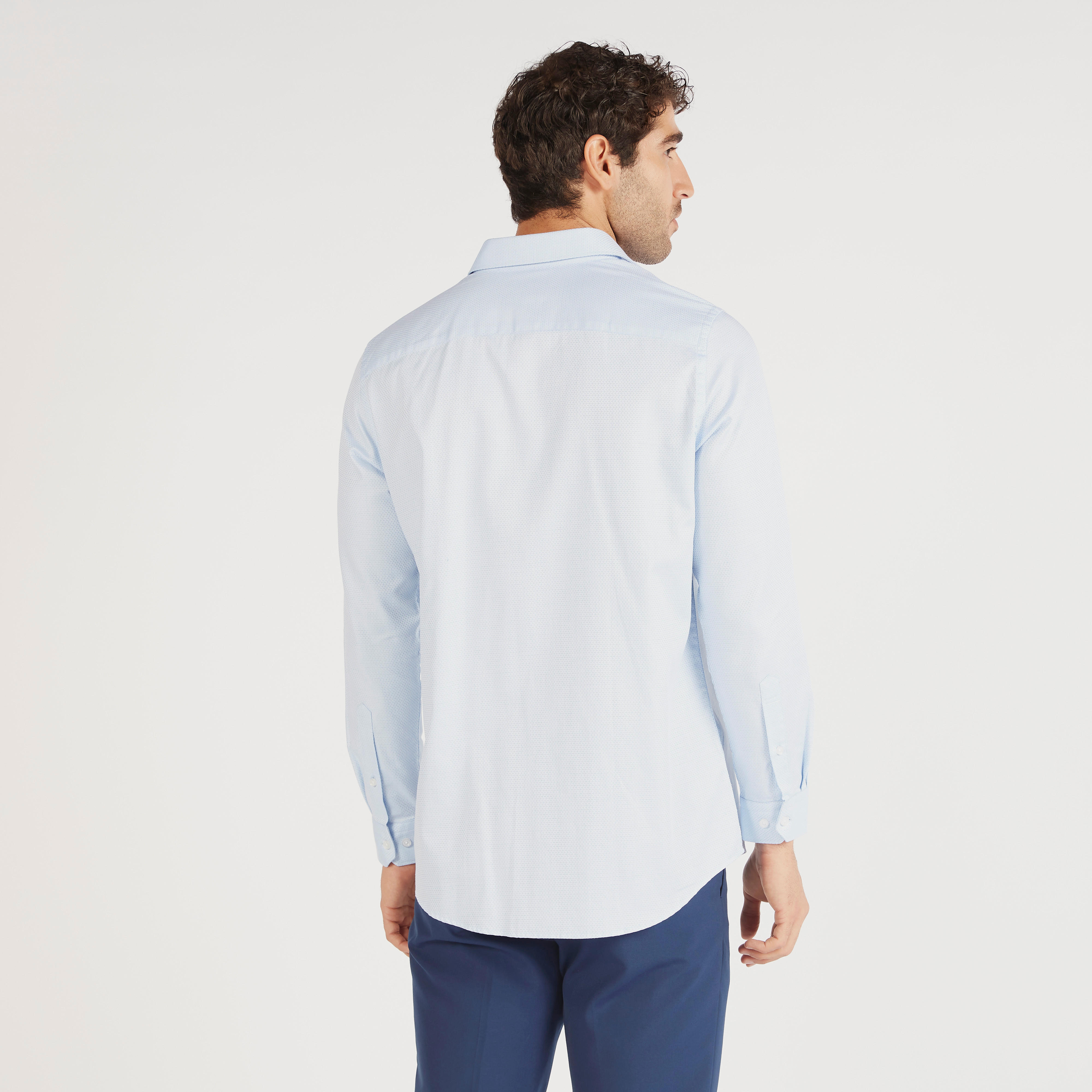 قميص بارز الملمس بأكمام طويلة وزر إغلاق-men-clothing-shirts-image-1