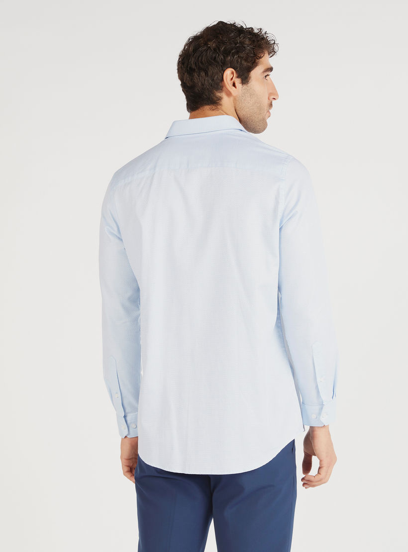 قميص بارز الملمس بأكمام طويلة وزر إغلاق-men-clothing-shirts-image-1