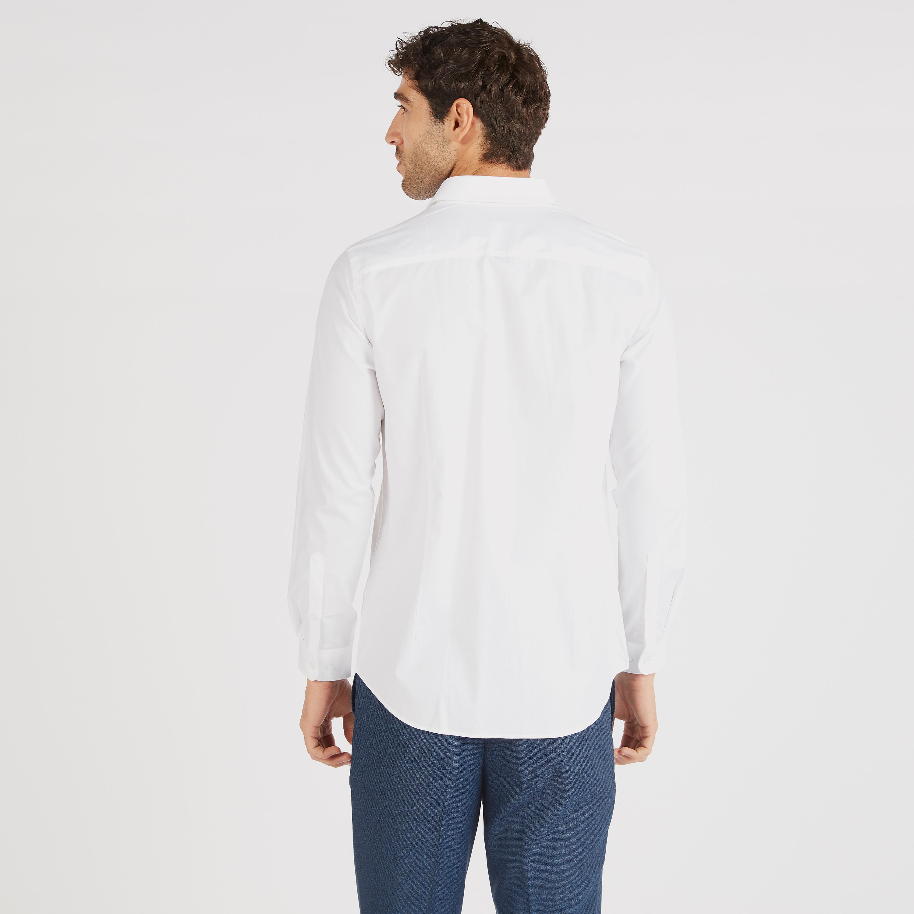 قميص سادة بأزرار وأكمام طويلة وجيوب-men-clothing-shirts-image-4