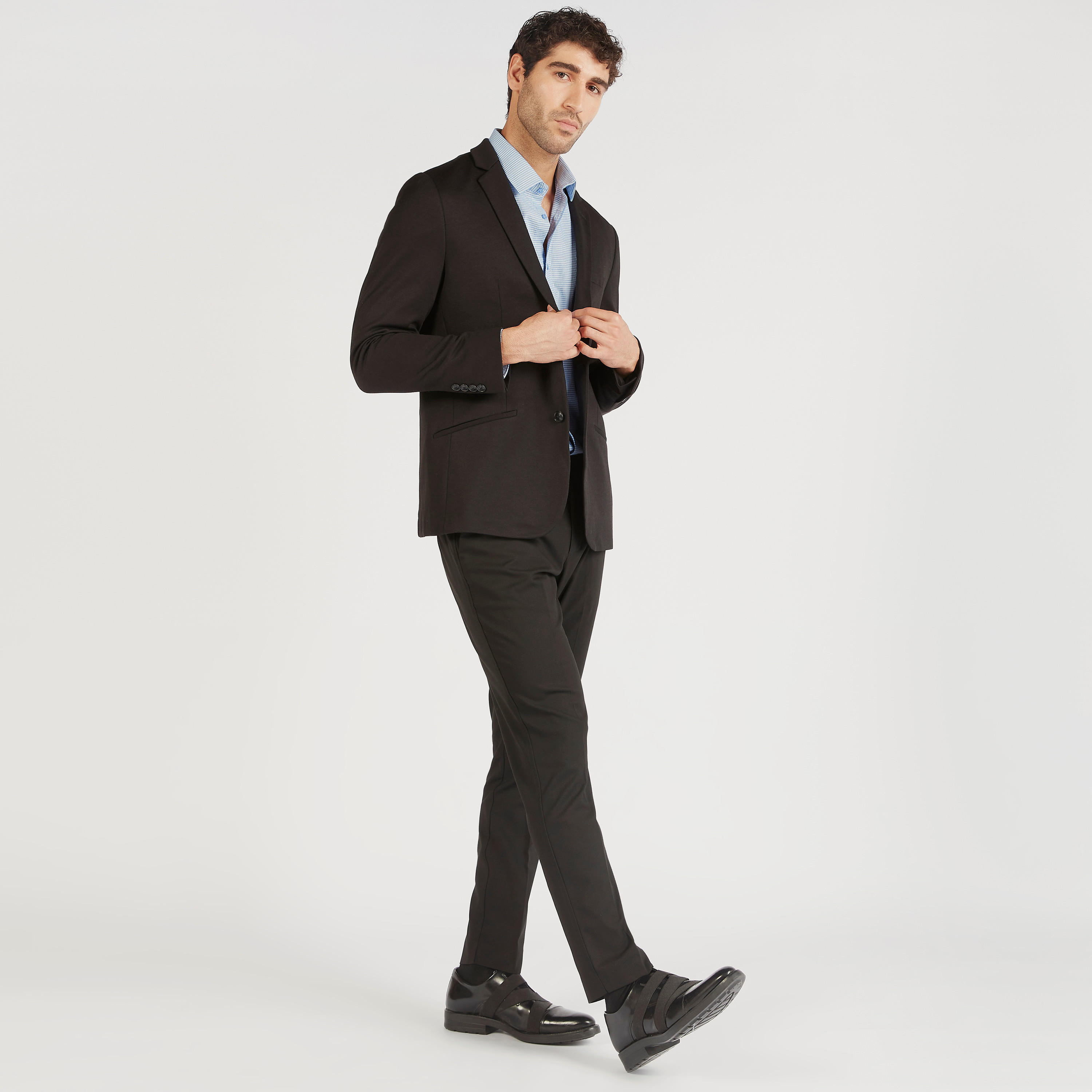 بليزر سادة بقصّة سليم وأكمام طويلة وجيوب داخلية-men-winterwear-jacketsandblazers-image-2