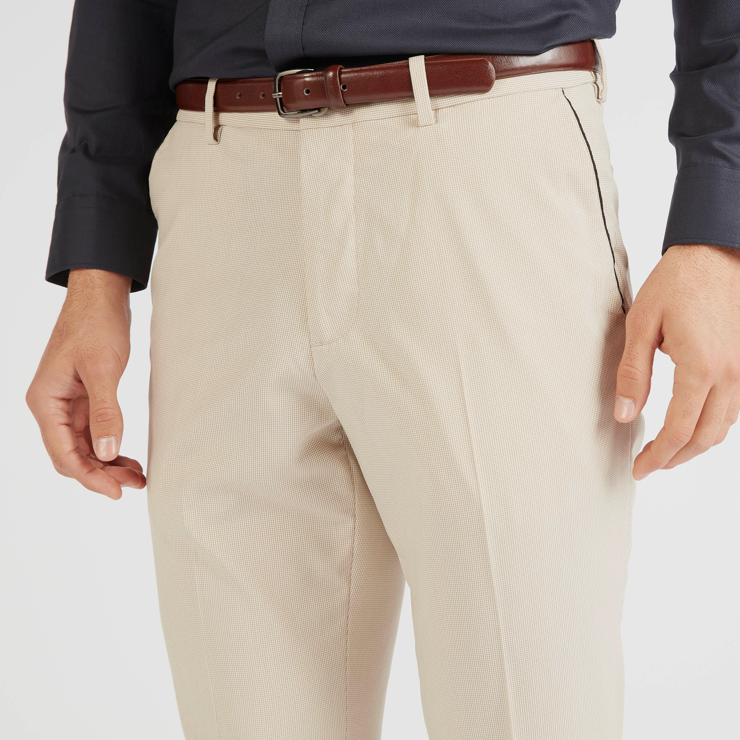 بنطلون بارز الملمس بخصر متوسط الارتفاع وجيوب وزر إغلاق-men-clothing-bottoms-trousersandchinos-trousers-image-2