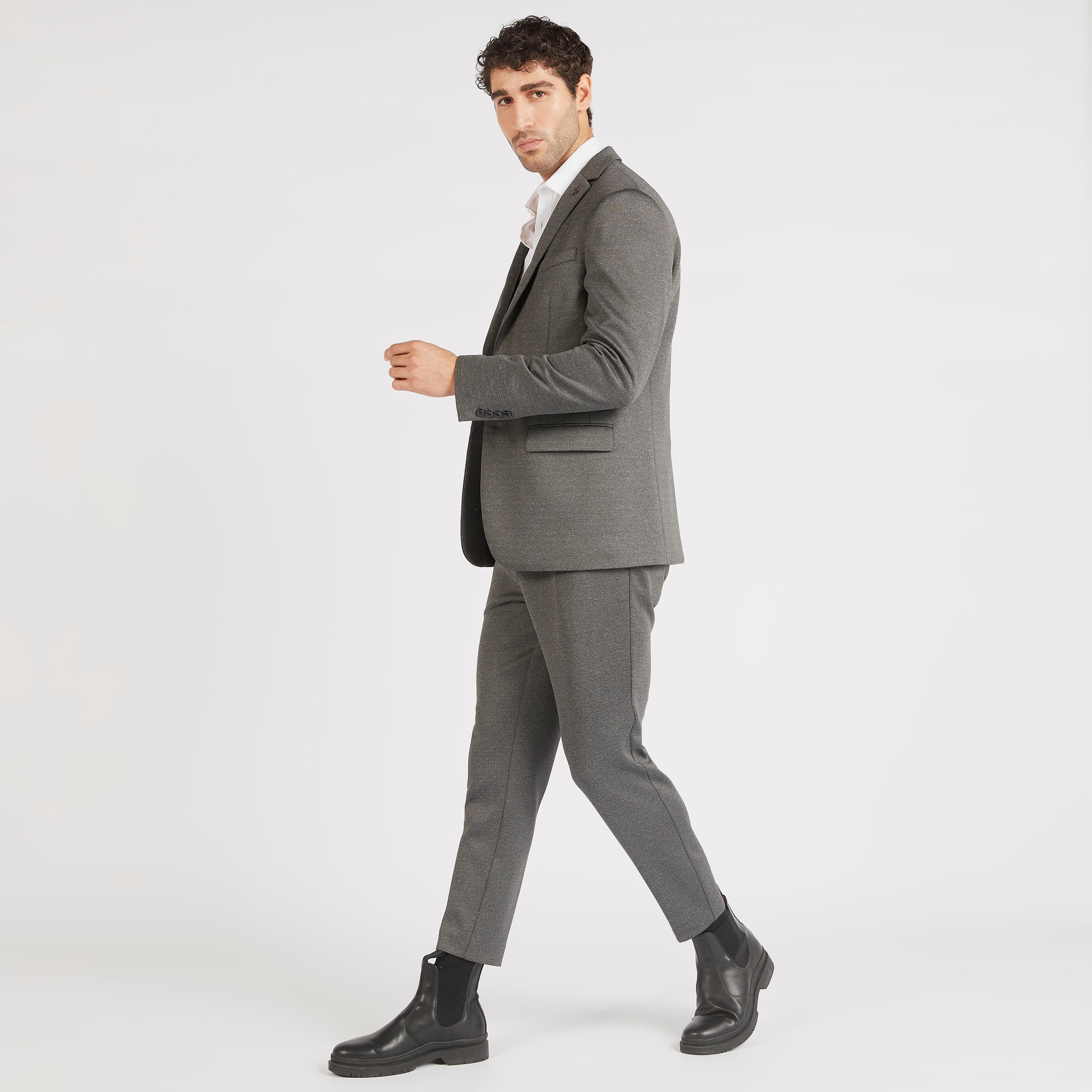 بنطلون سادة بخصر متوسّط الارتفاع ورباط إغلاق وجيوب-men-clothing-bottoms-trousersandchinos-trousers-image-3