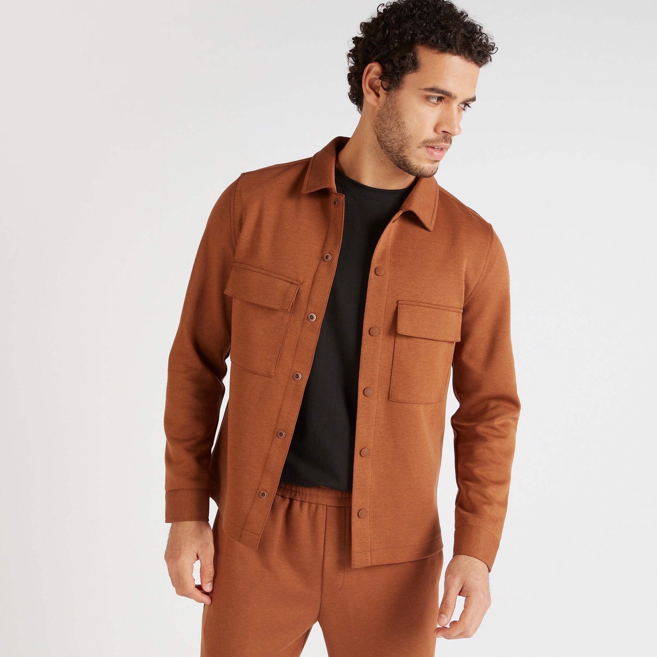 جاكيت خفيف سادة بأكمام طويلة وجيوب بطية وأزرار-men-clothing-jacketsandblazers-jackets-image-1