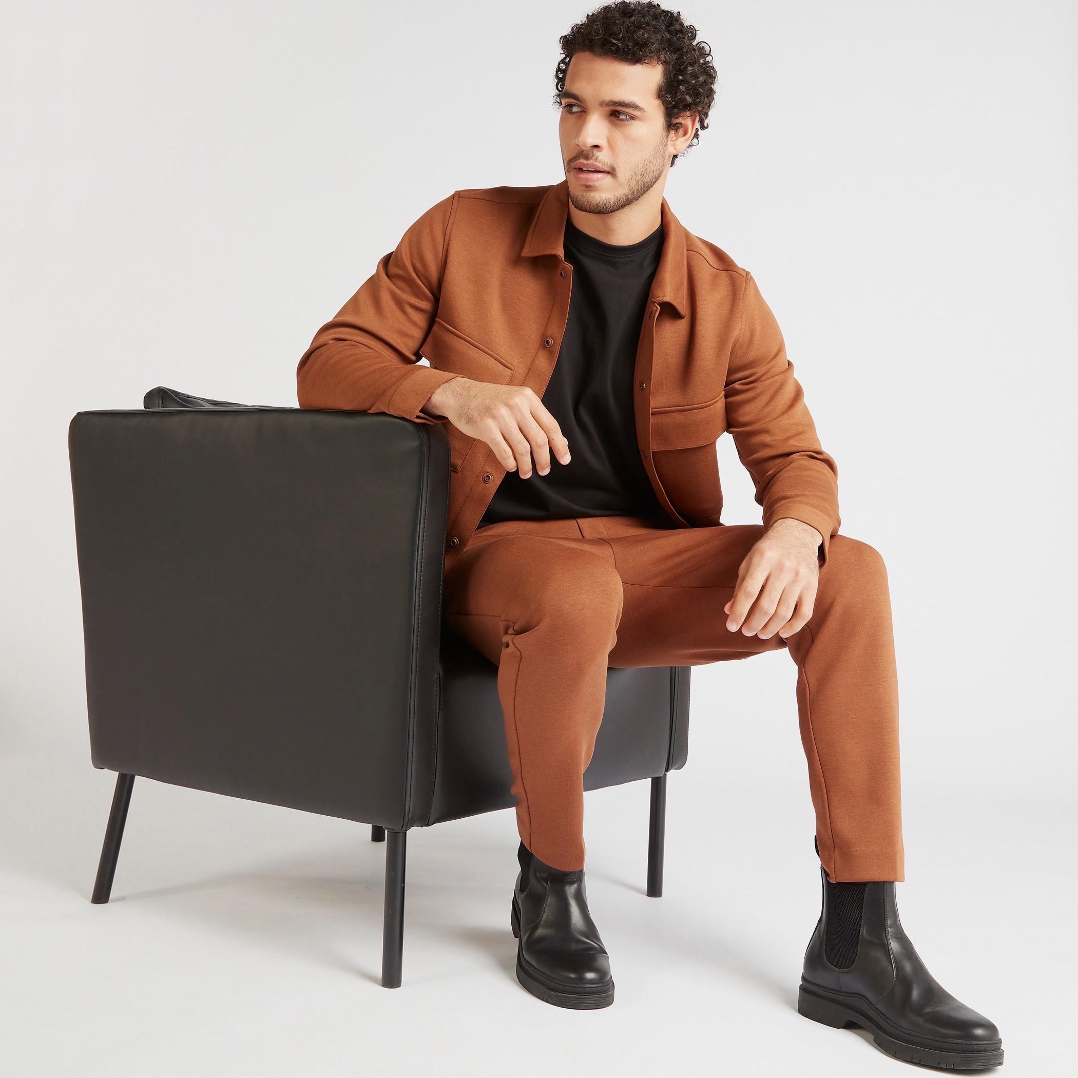 جاكيت خفيف سادة بأكمام طويلة وجيوب بطية وأزرار-men-clothing-jacketsandblazers-jackets-image-2