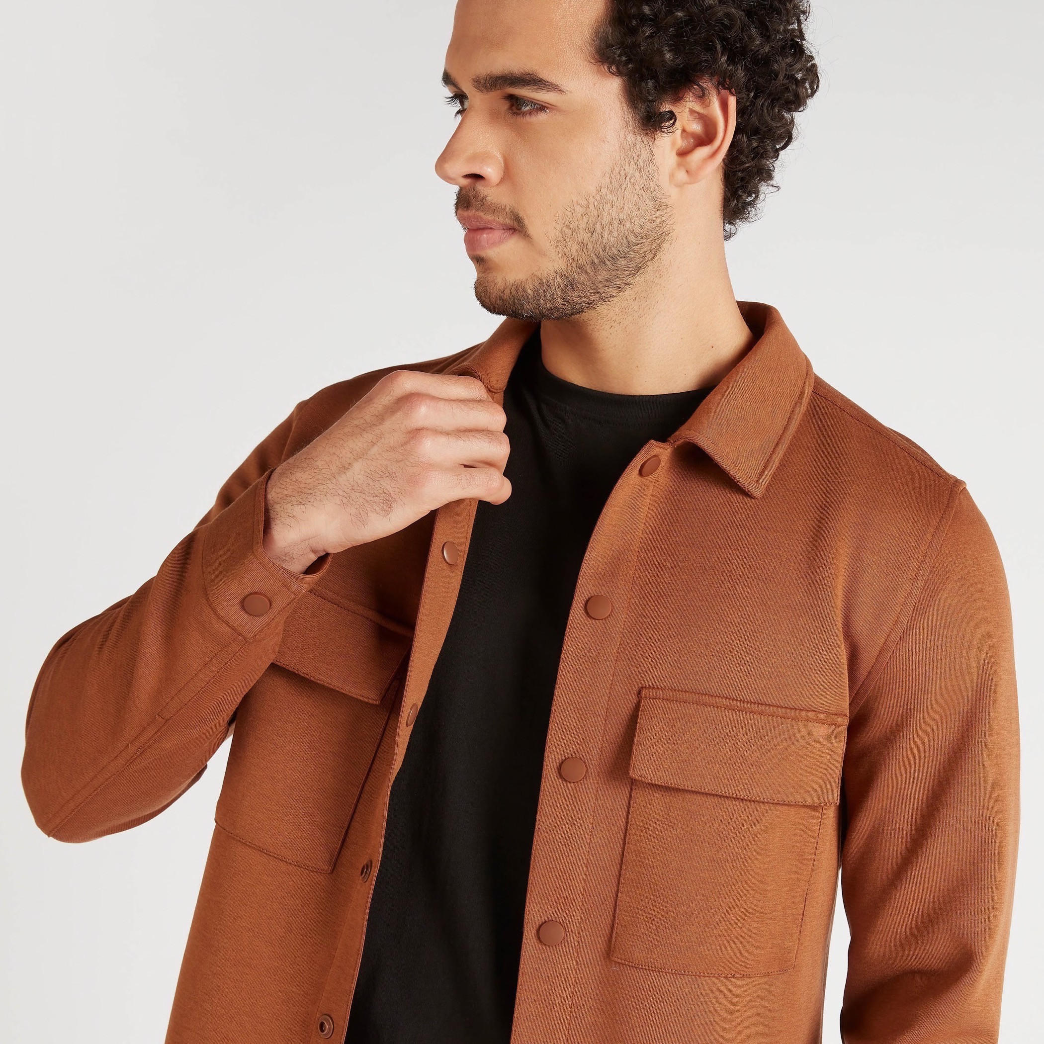 جاكيت خفيف سادة بأكمام طويلة وجيوب بطية وأزرار-men-clothing-jacketsandblazers-jackets-image-3
