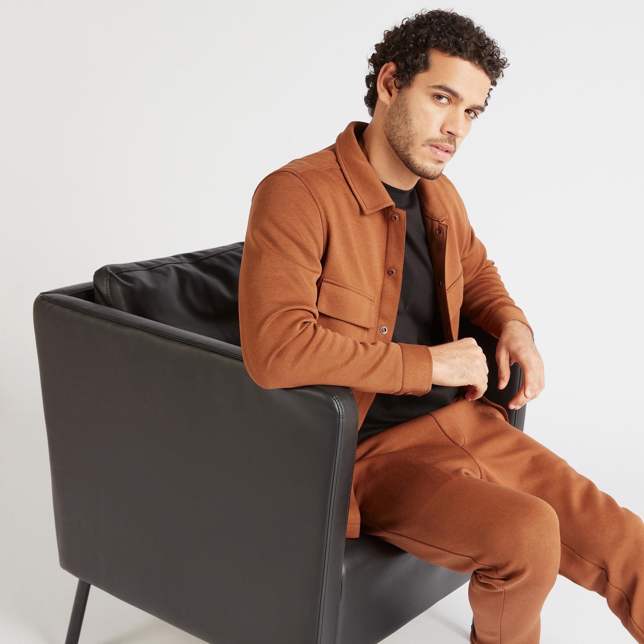 جاكيت خفيف سادة بأكمام طويلة وجيوب بطية وأزرار-men-clothing-jacketsandblazers-jackets-image-5