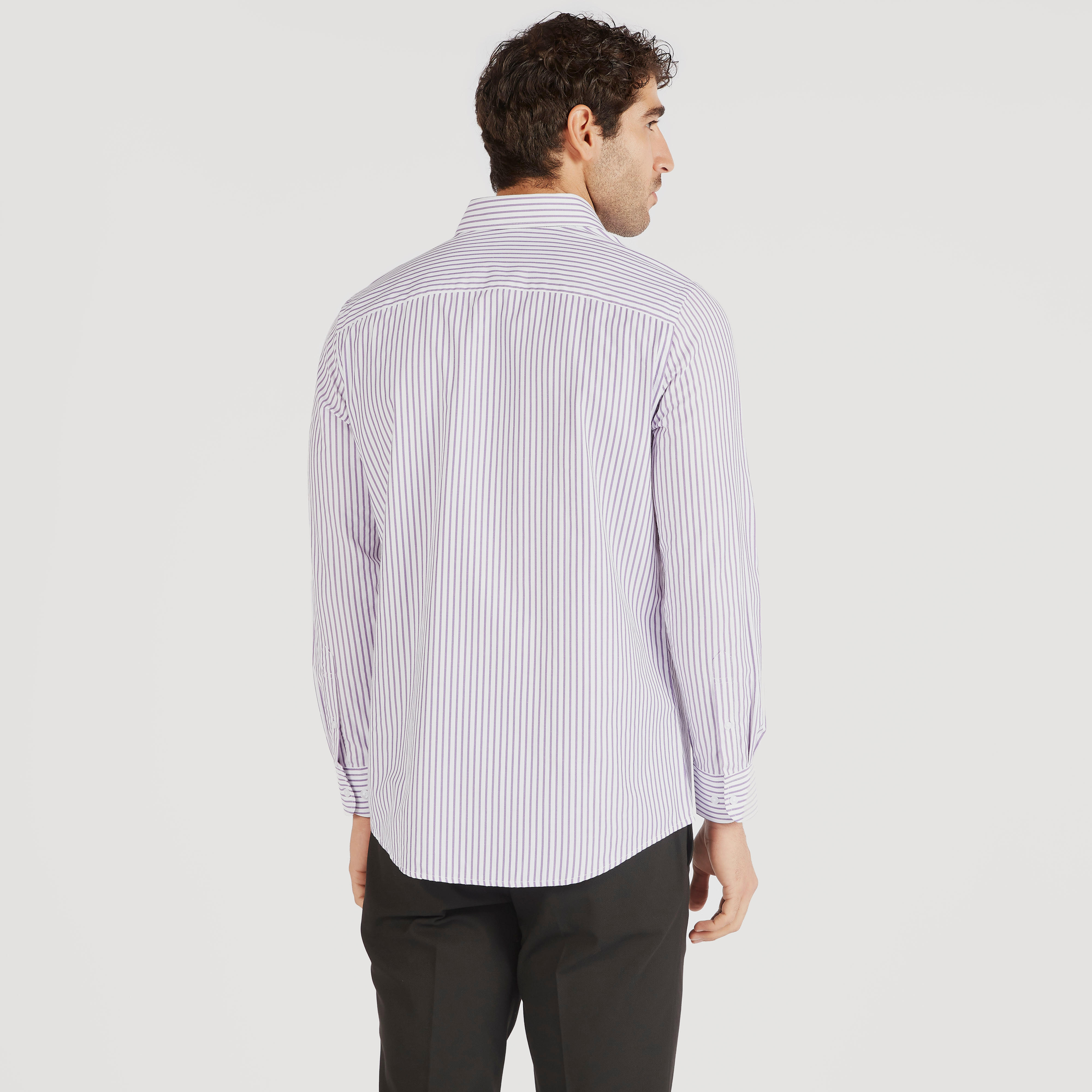 قميص مقلم بياقة عادية وأكمام طويلة وجيب على الصدر-men-clothing-shirts-image-4