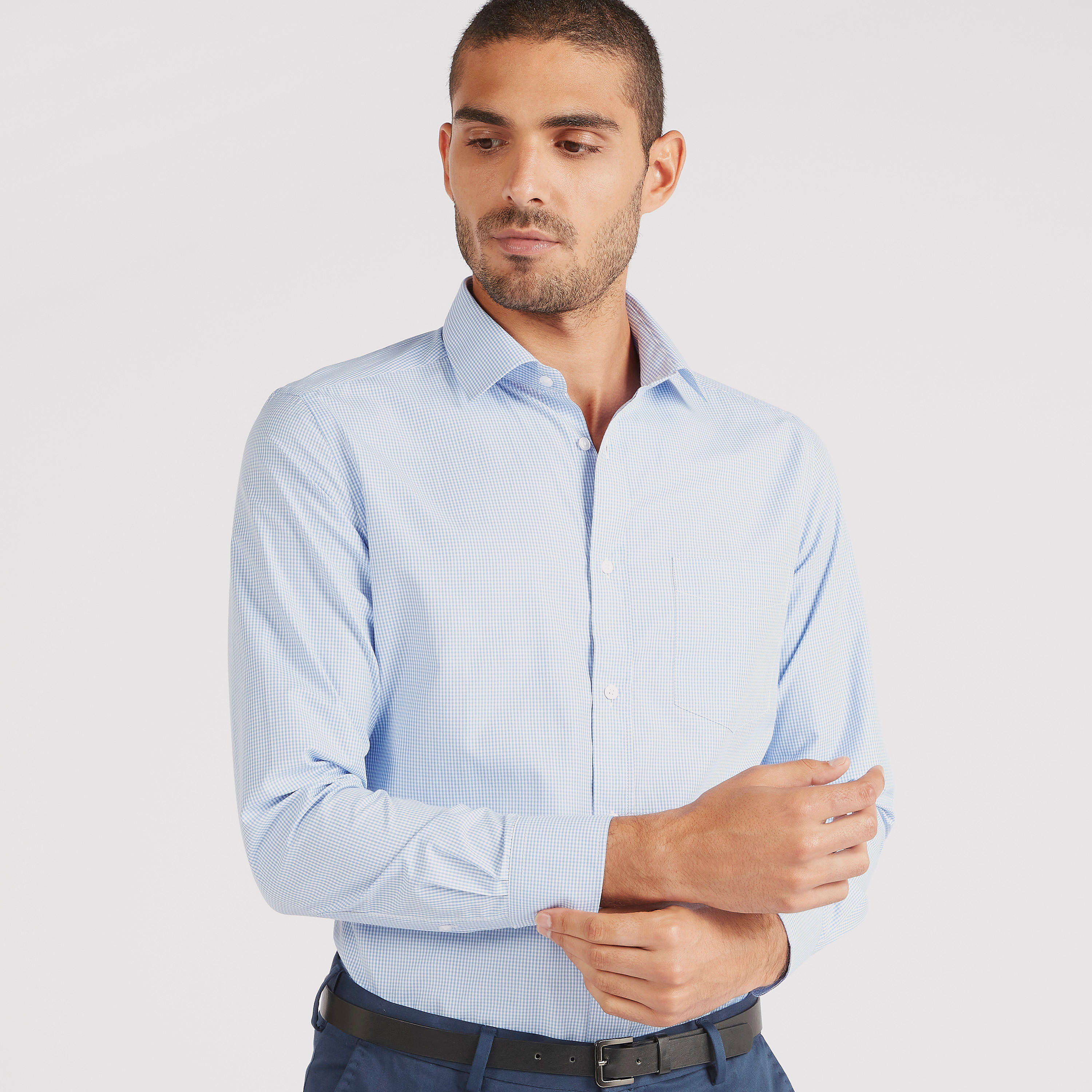 قميص كاروهات بزر سفلي وأكمام طويلة وجيب على الصدر-men-clothing-shirts-image-3