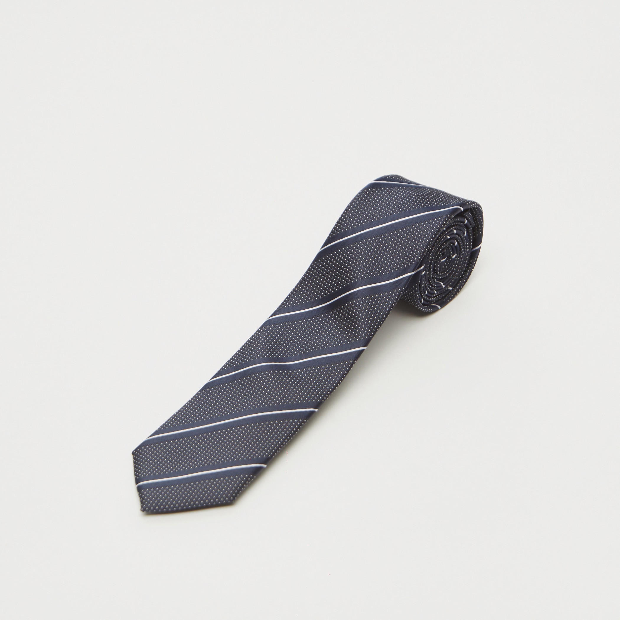 ربطة عنق بقصّة عادية وطبعات-men-tiesandcufflinks-pocketsquares-image-4