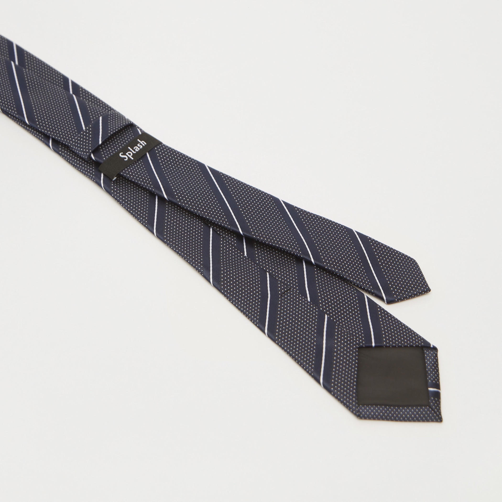 ربطة عنق بقصّة عادية وطبعات-men-tiesandcufflinks-pocketsquares-image-1