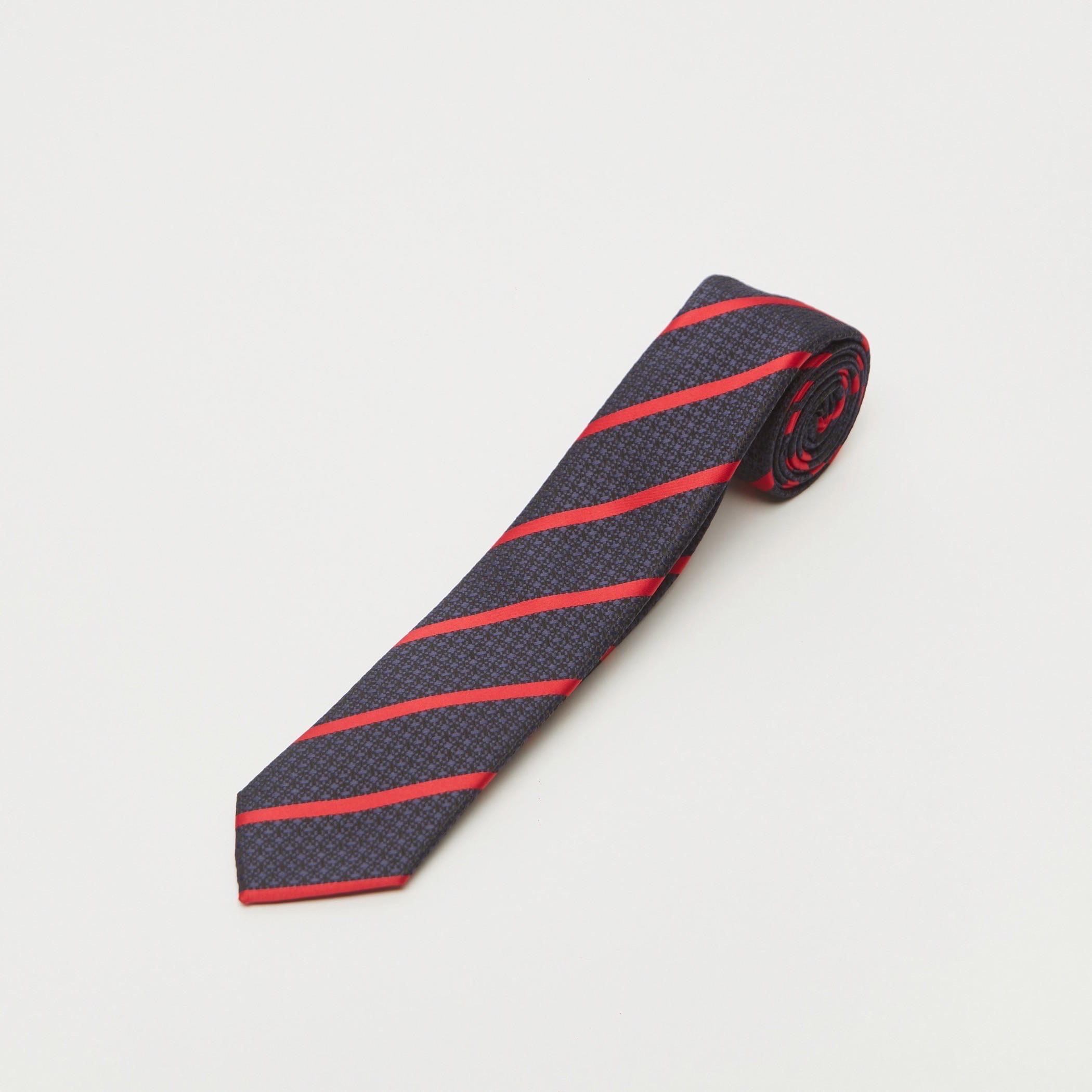 ربطة عنق مخطّطة بقصة سليم وحلقة تثبيت-men-tiesandcufflinks-pocketsquares-image-4