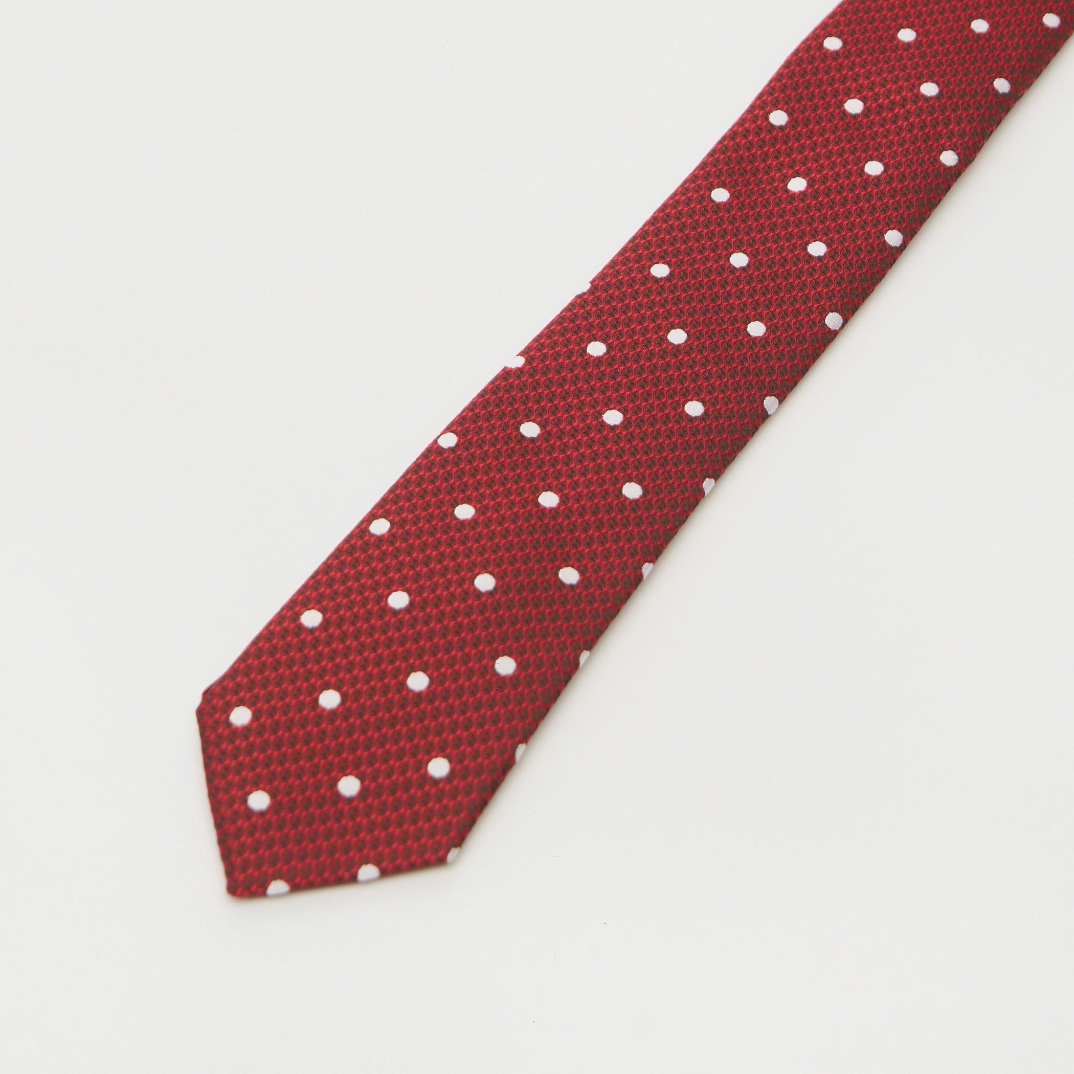 ربطة عنق بقصّة عادية وطبعات-men-tiesandcufflinks-pocketsquares-image-2