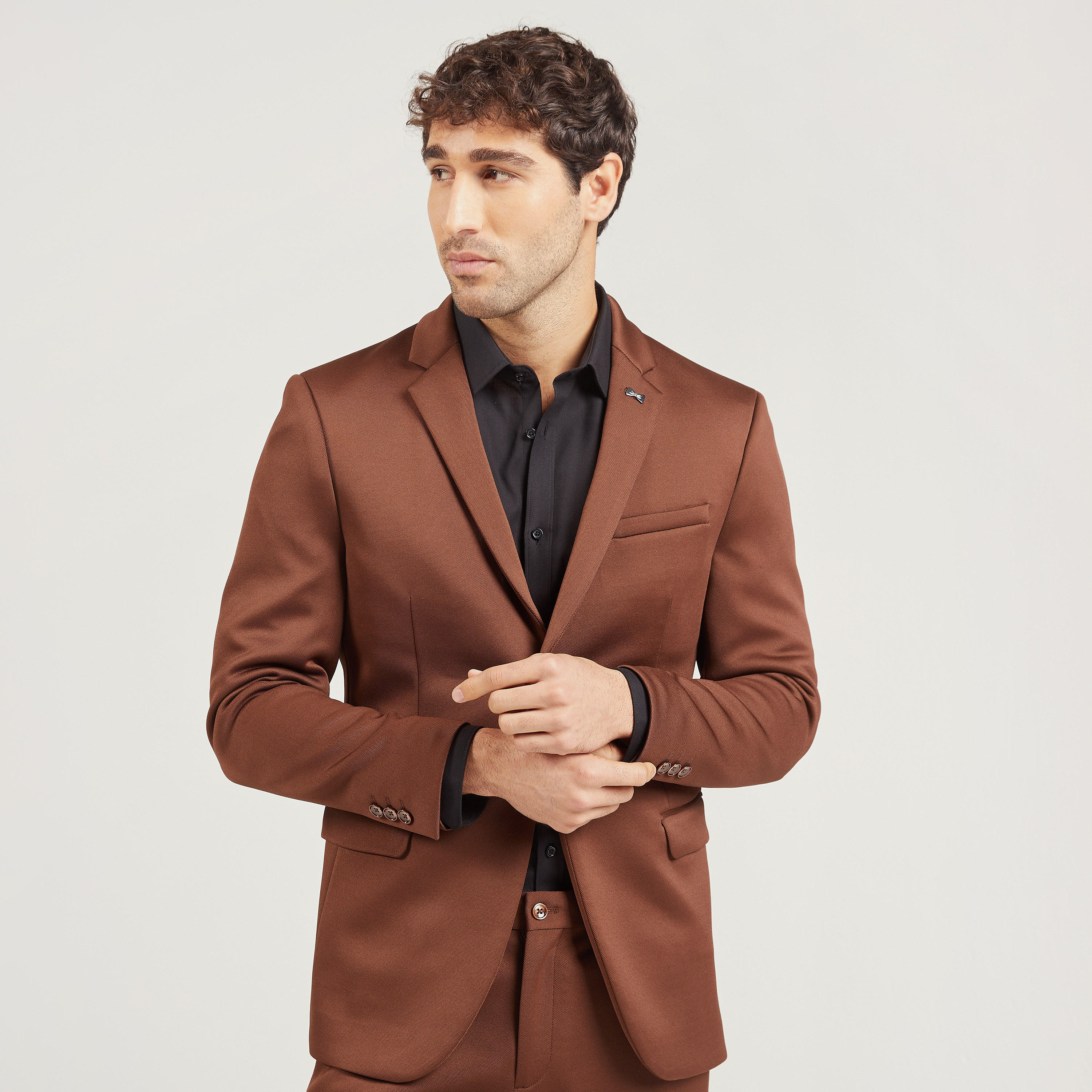 جاكيت بليزر بارز الملمس بجيوب وفتحة تهوية مزدوجة-men-clothing-jacketsandblazers-blazers-image-1