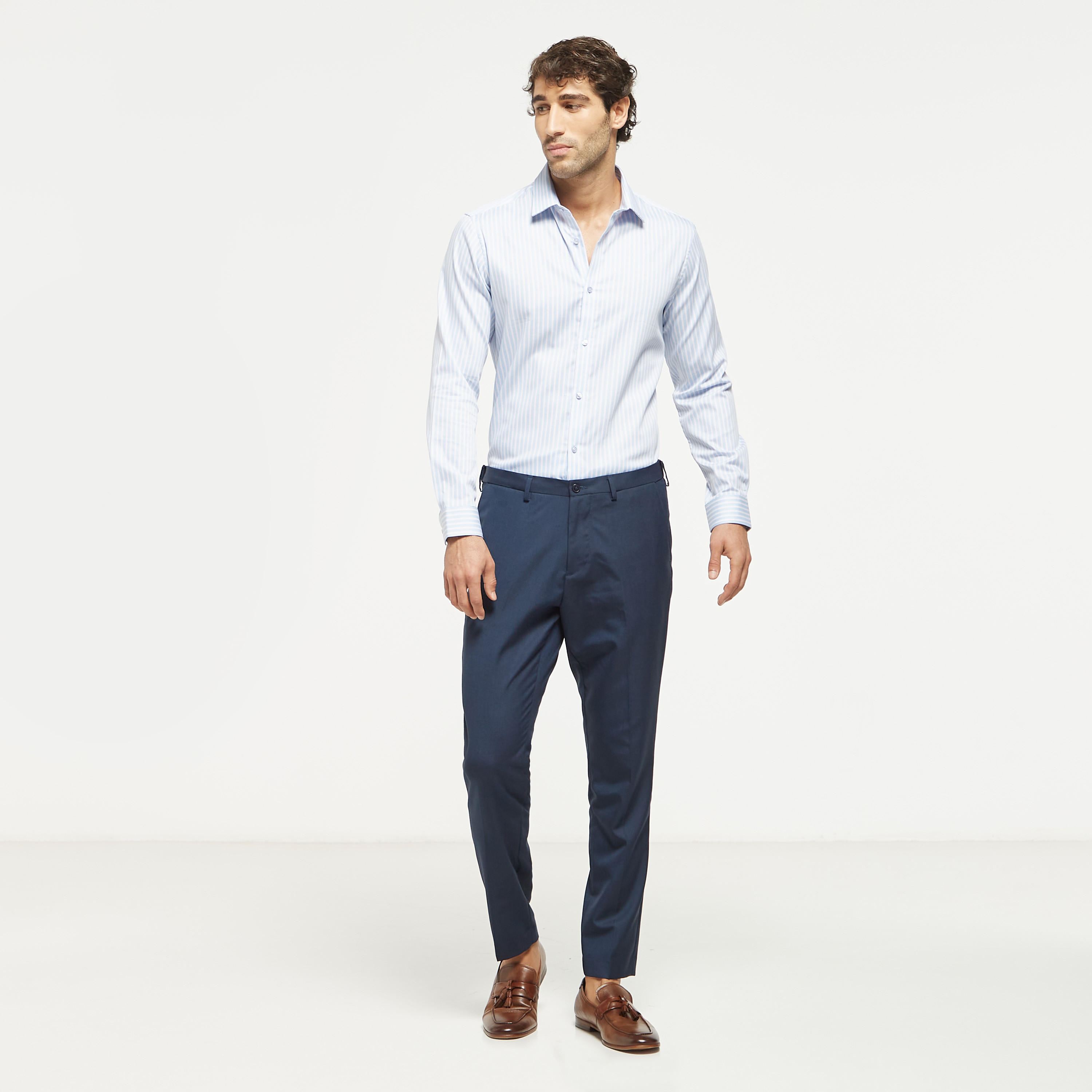 قميص مقلّم بأكمام طويلة وياقة عادية وأزرار-men-clothing-shirts-image-2