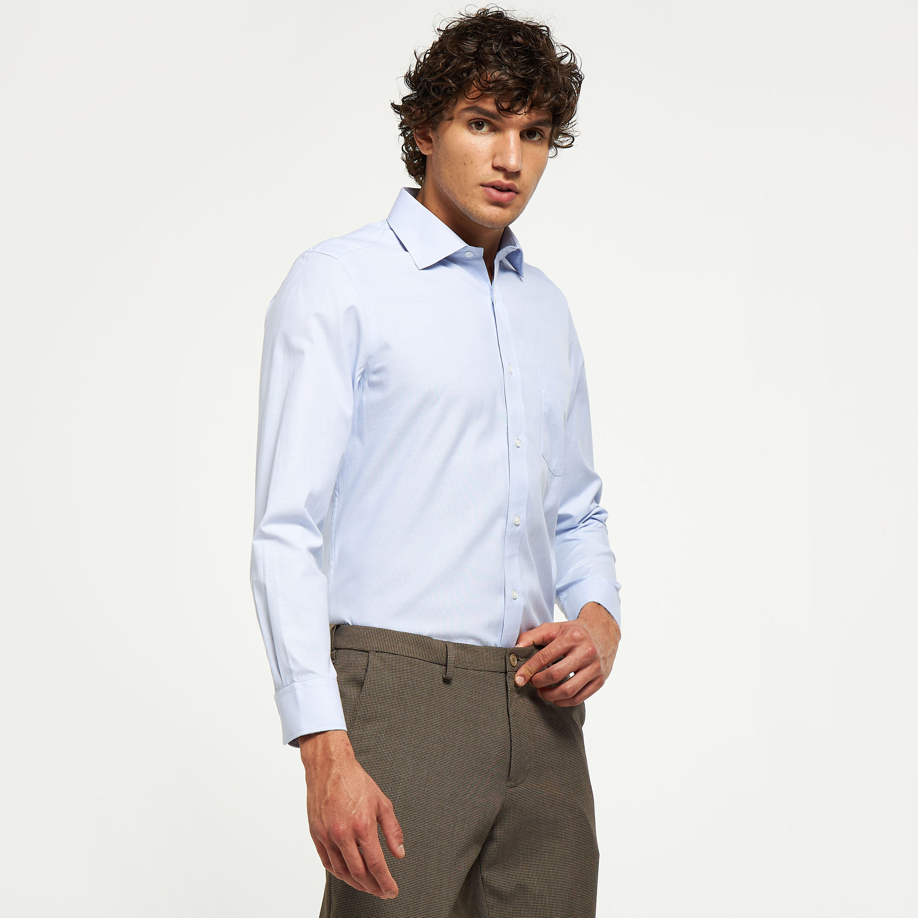 قميص رسمي سادة سهل الكي بأكمام طويلة وجيوب-men-clothing-shirts-image-4