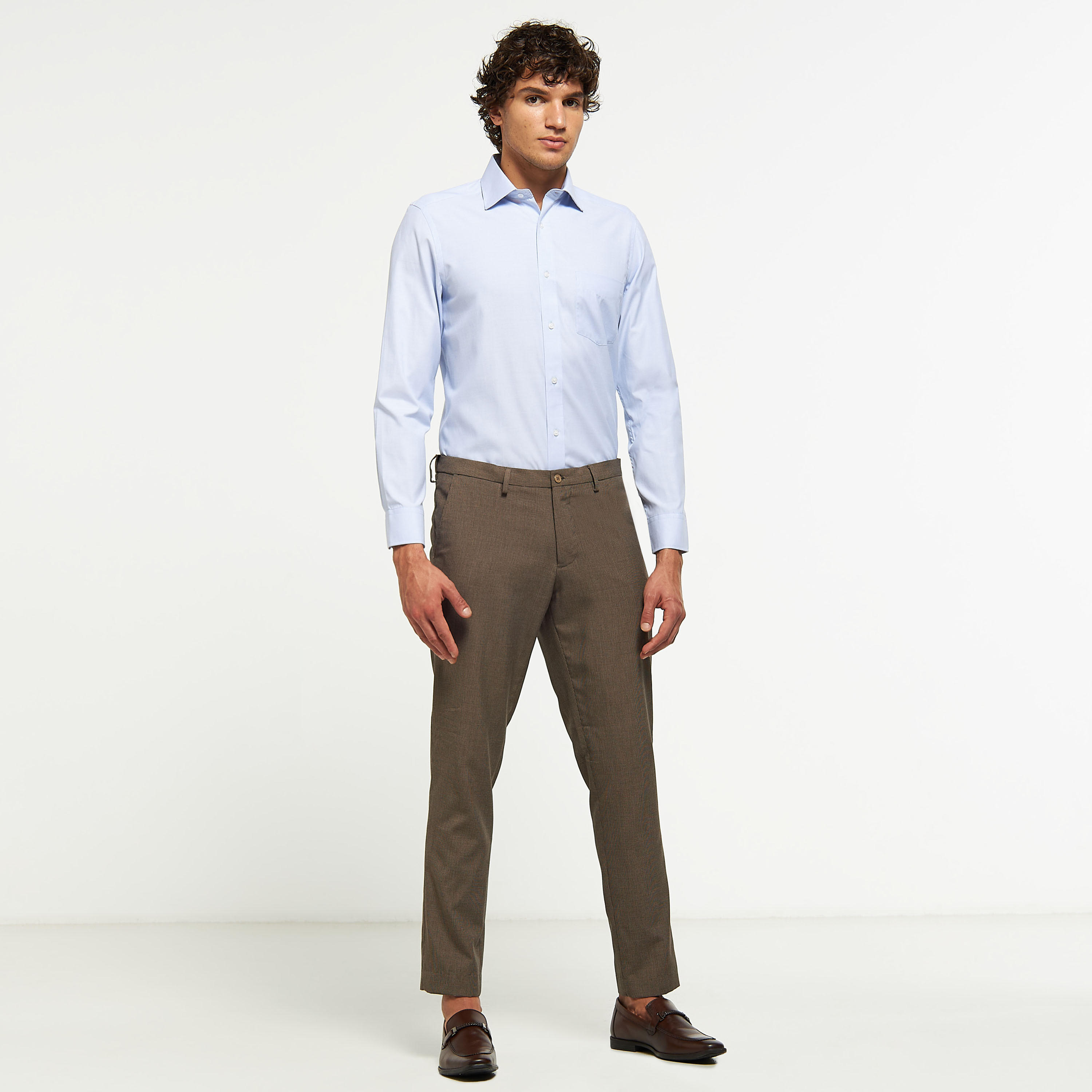 قميص رسمي سادة سهل الكي بأكمام طويلة وجيوب-men-clothing-shirts-image-3