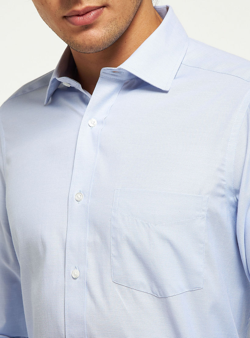 قميص رسمي سادة سهل الكي بأكمام طويلة وجيوب-men-clothing-shirts-image-1