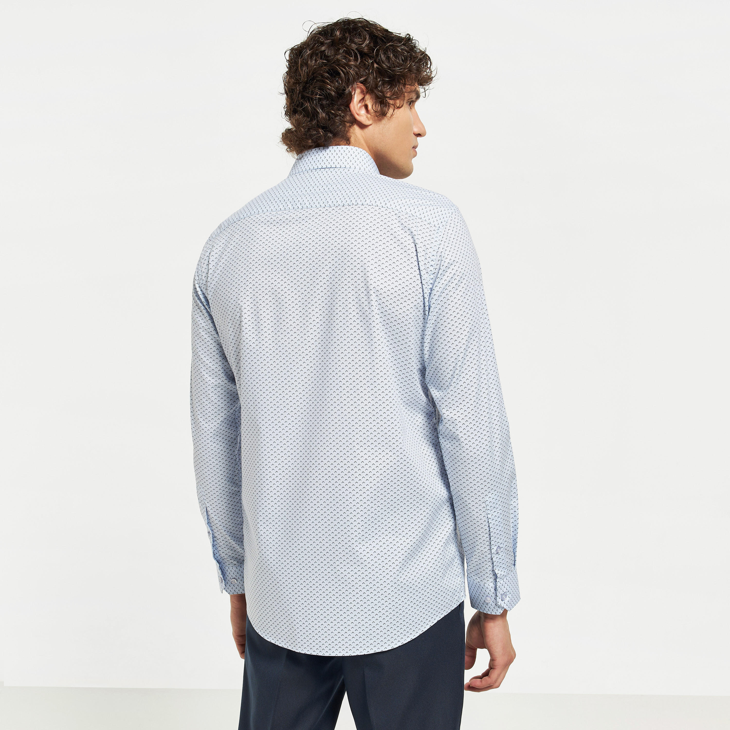 قميص بياقة عادية وأكمام طويلة وطبعات-men-clothing-shirts-image-2