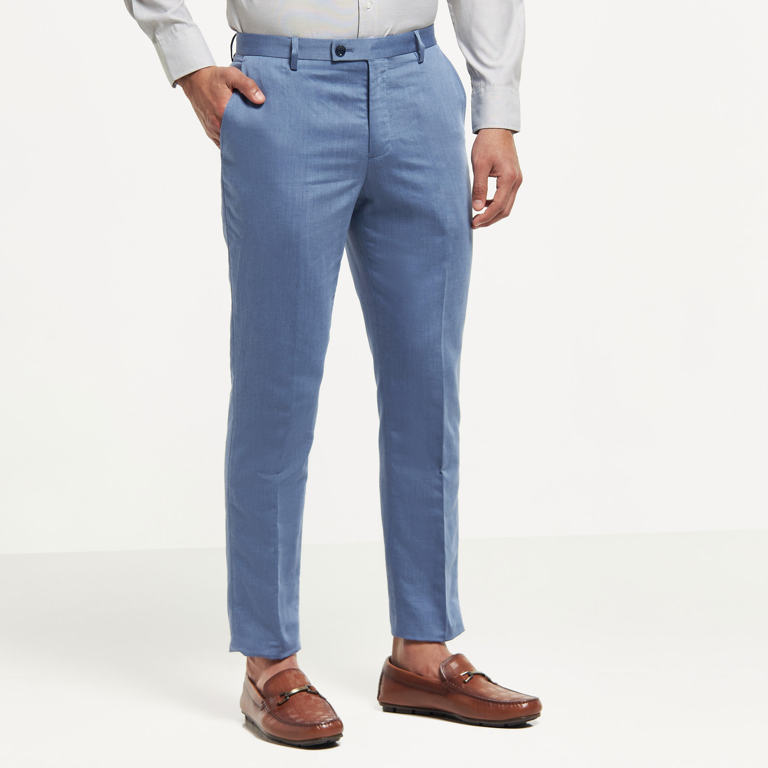 بنطلون سادة بقصّة عادية مع جيوب-men-clothing-bottoms-trousersandchinos-trousers-image-4
