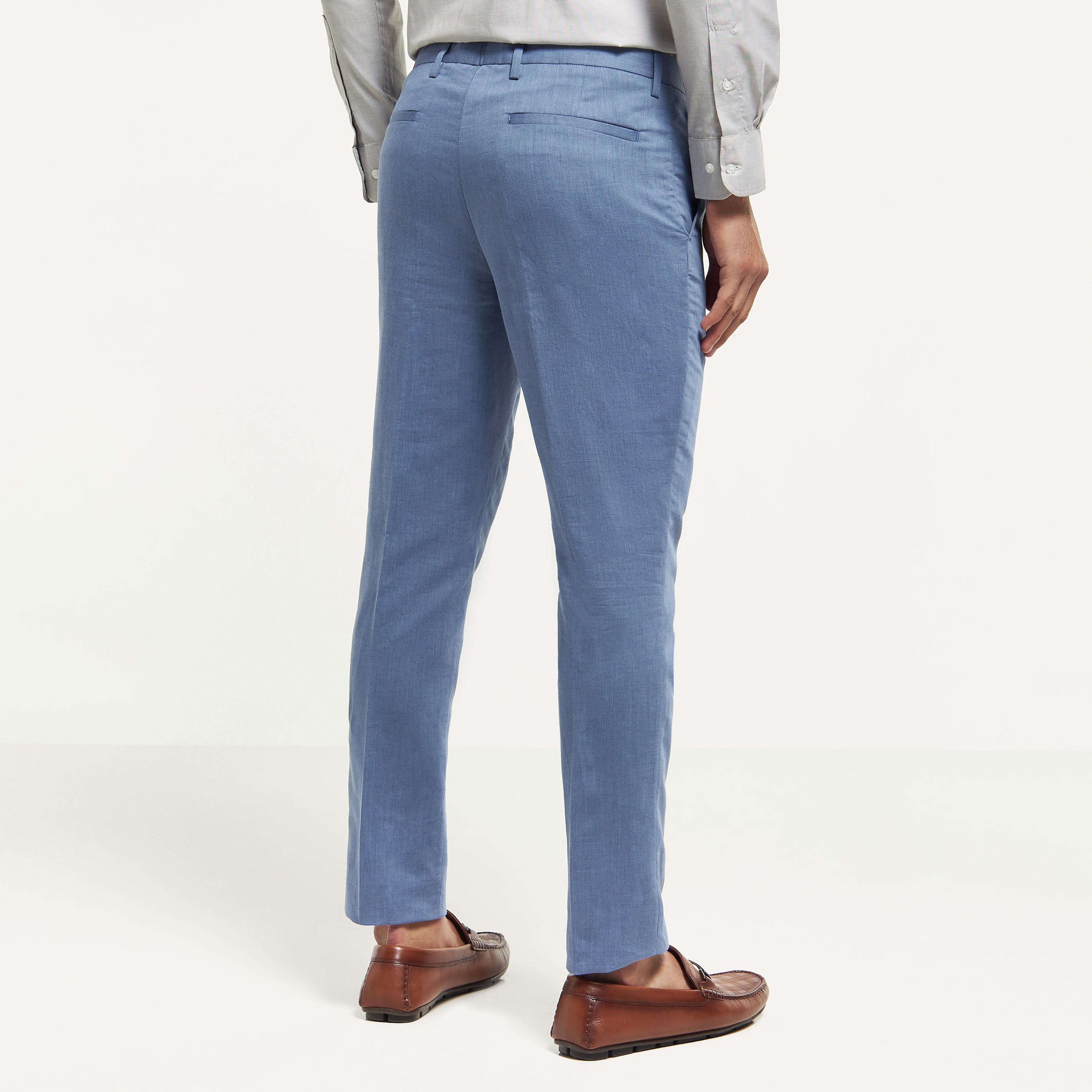 بنطلون سادة بقصّة عادية مع جيوب-men-clothing-bottoms-trousersandchinos-trousers-image-2