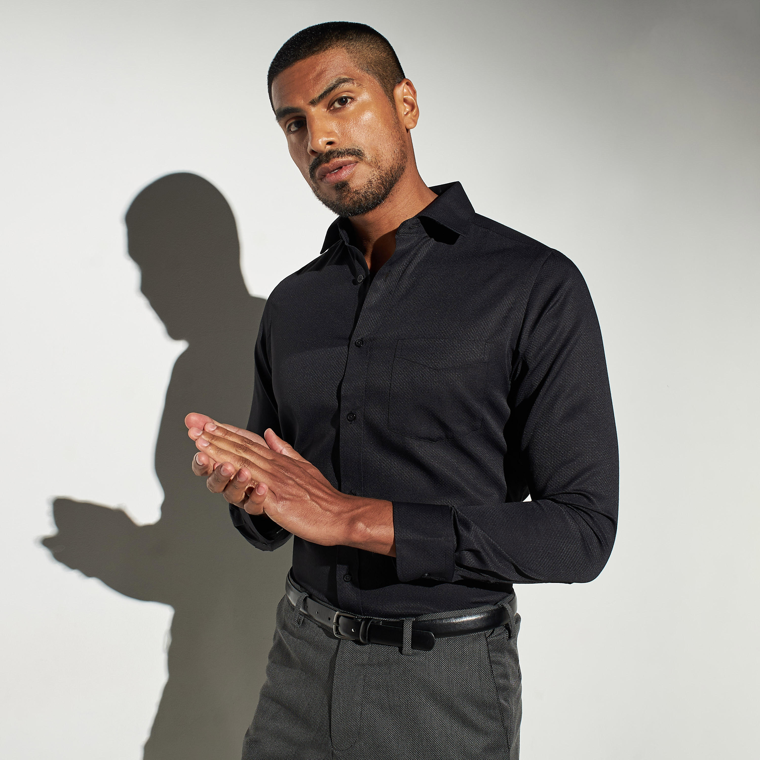قميص رسمي دوبي بارز الملمس سهل الكي بجيب-men-clothing-shirts-image-1