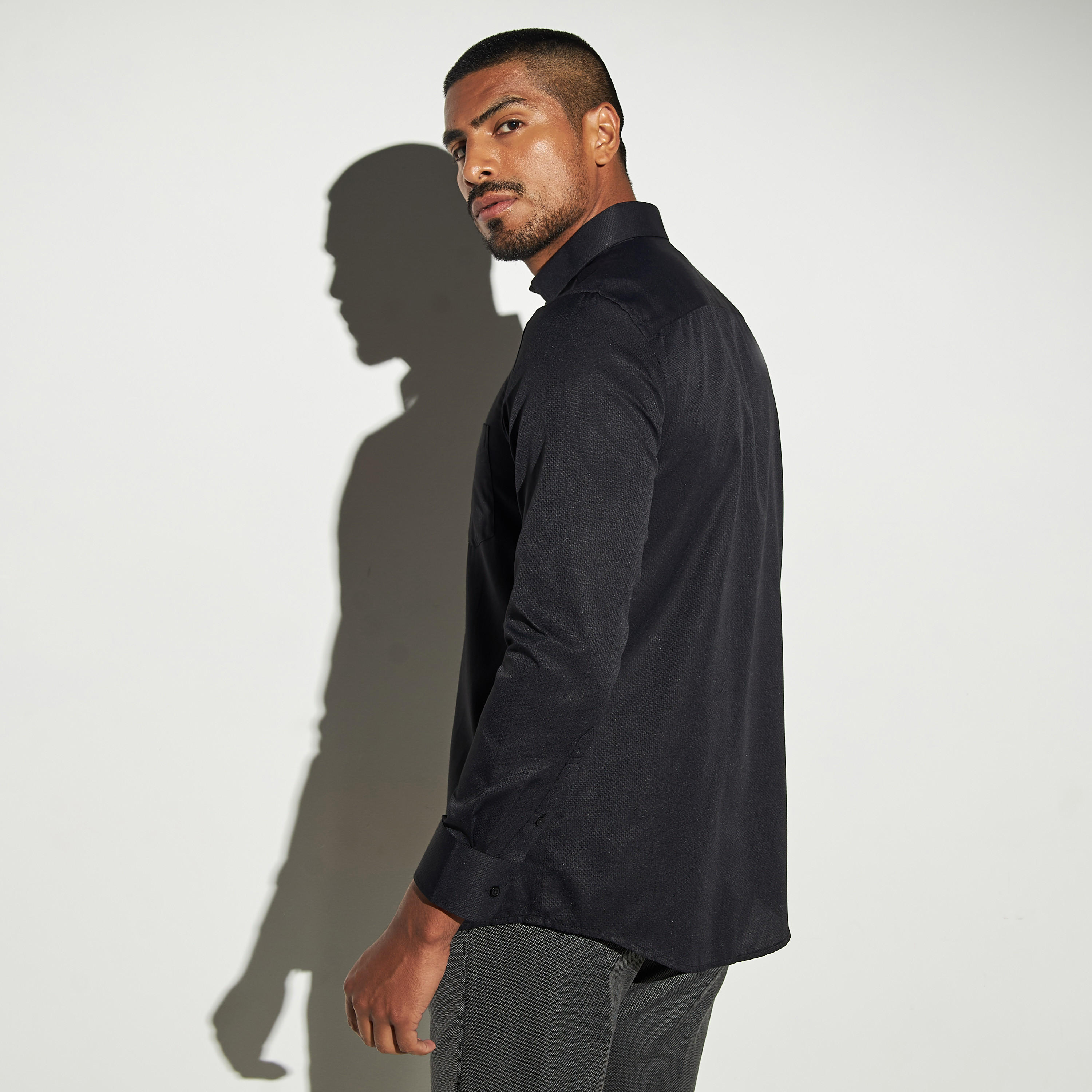 قميص رسمي دوبي بارز الملمس سهل الكي بجيب-men-clothing-shirts-image-3