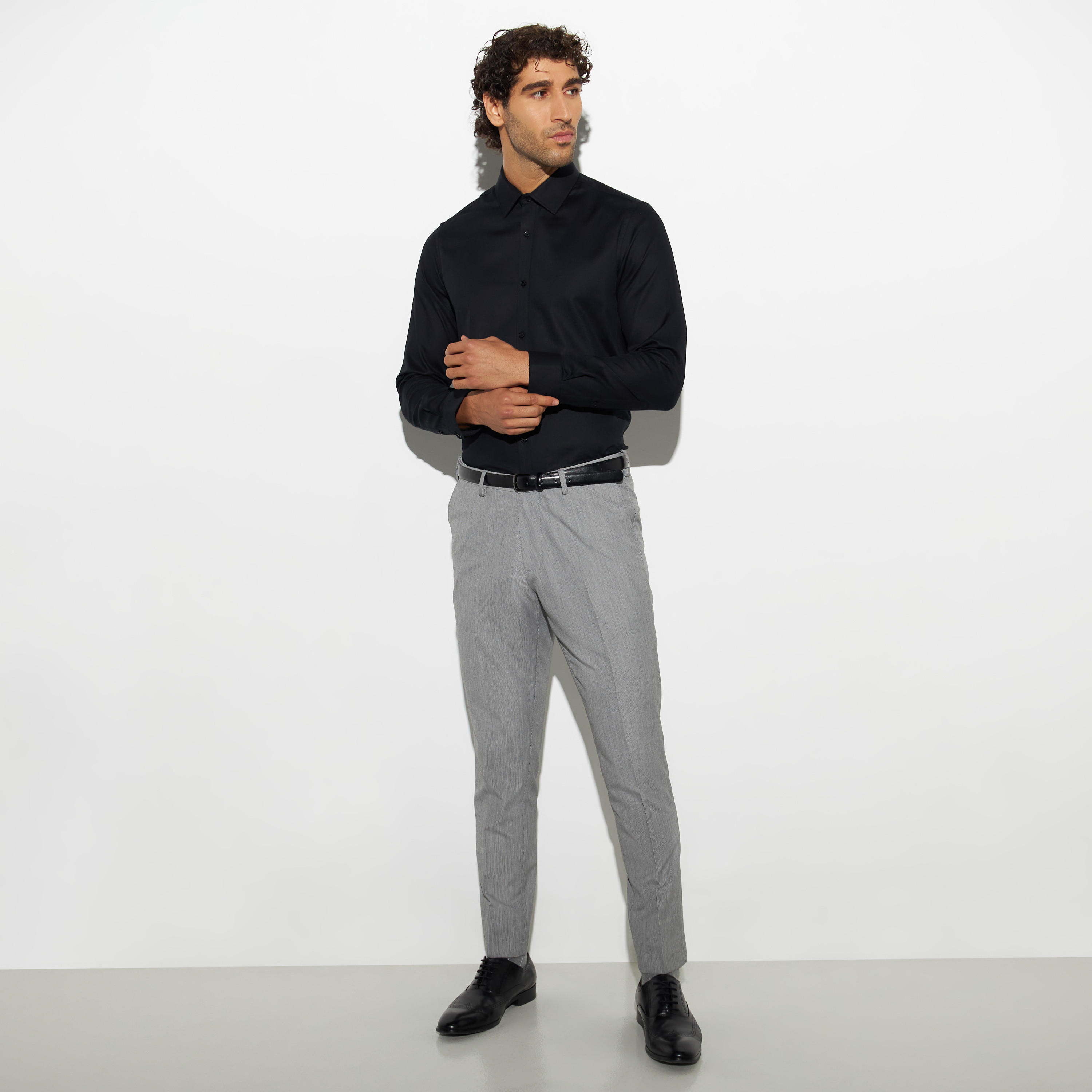 بنطلون رسمي بارز الملمس بقصّة سليم وجيوب-men-clothing-bottoms-trousersandchinos-trousers-image-2