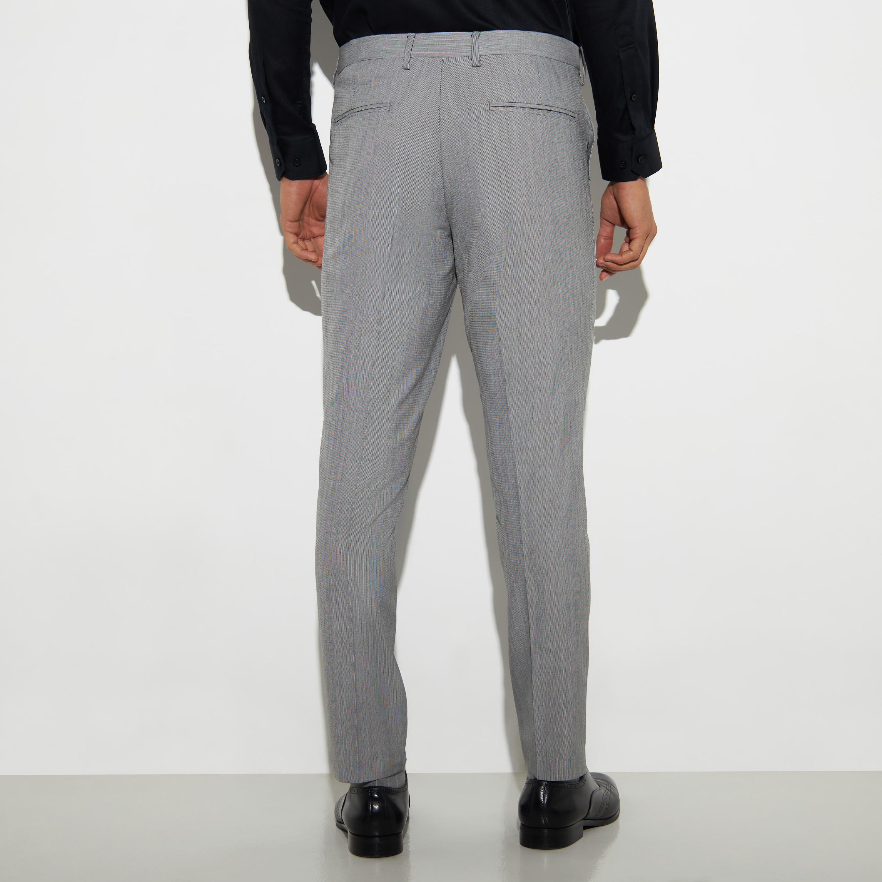 بنطلون رسمي بارز الملمس بقصّة سليم وجيوب-men-clothing-bottoms-trousersandchinos-trousers-image-3