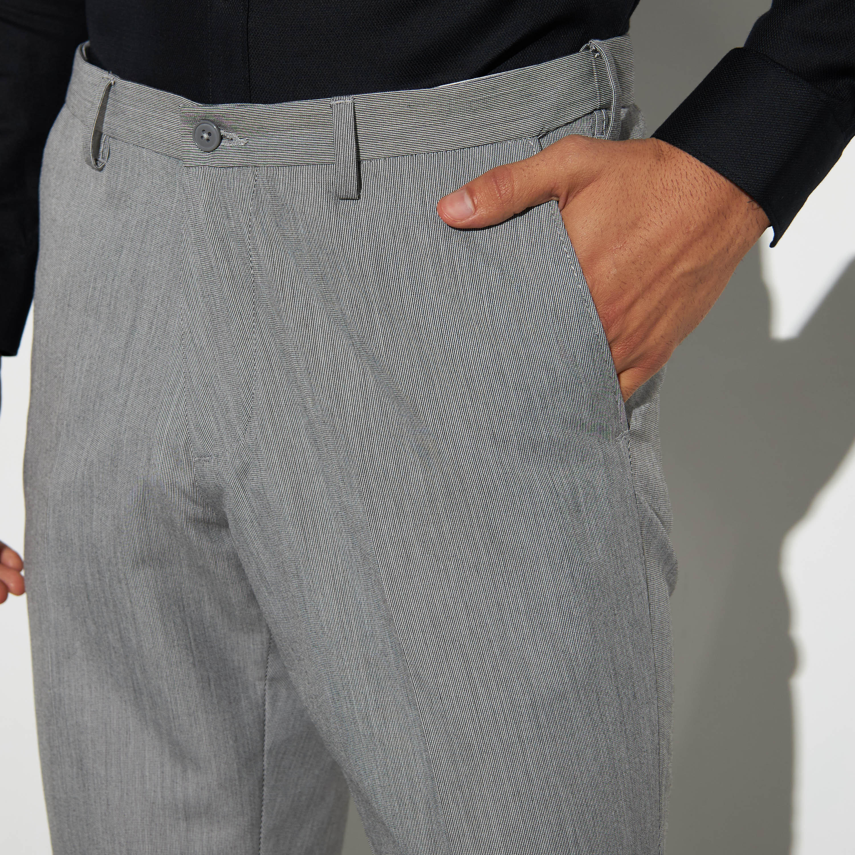 بنطلون رسمي بارز الملمس بقصّة سليم وجيوب-men-clothing-bottoms-trousersandchinos-trousers-image-4