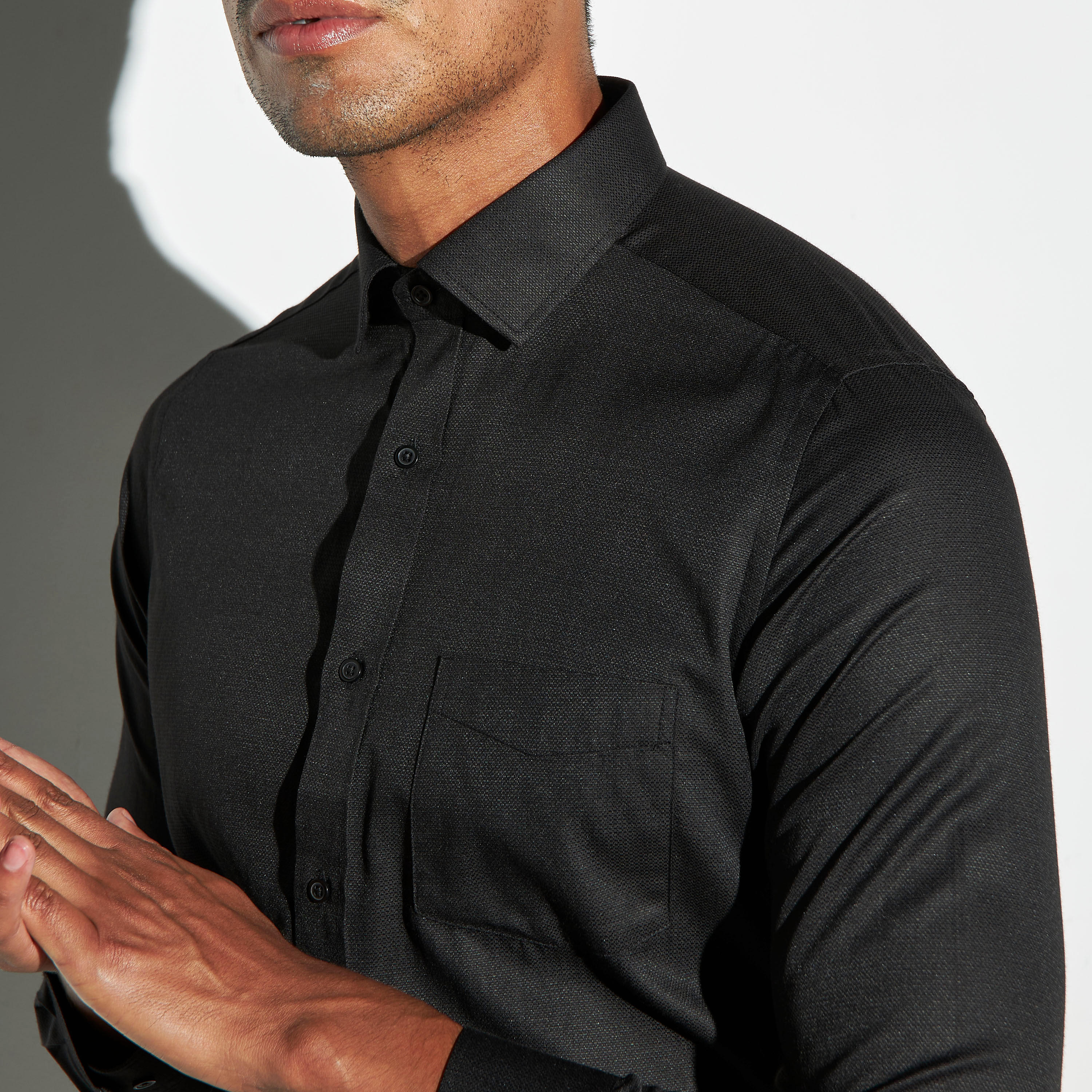 قميص سادة بقصة عادية وأكمام طويلة وجيب-men-clothing-shirts-image-4