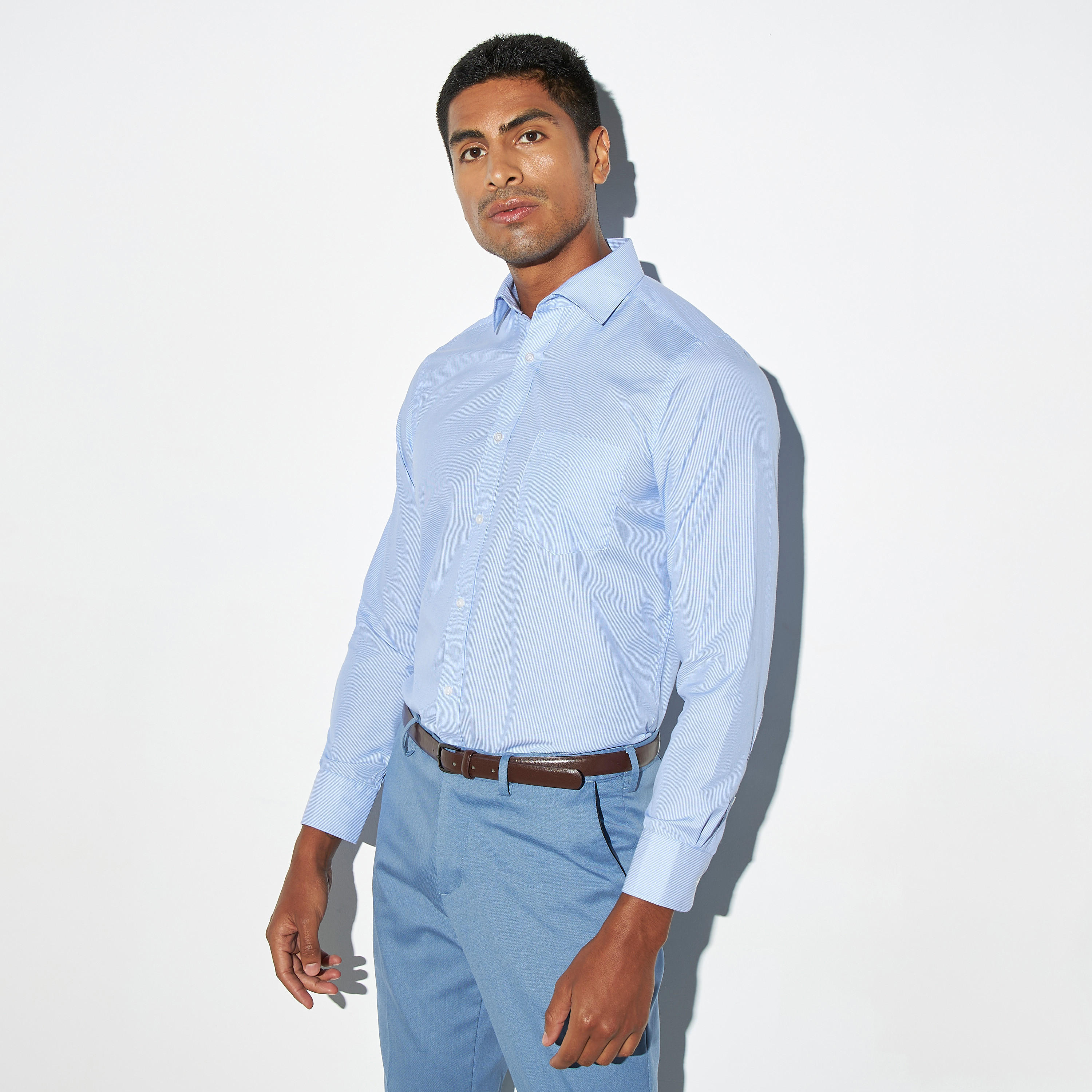 قميص مخطط سهل الكي بأكمام طويلة وجيب على الصدر-men-clothing-shirts-image-1